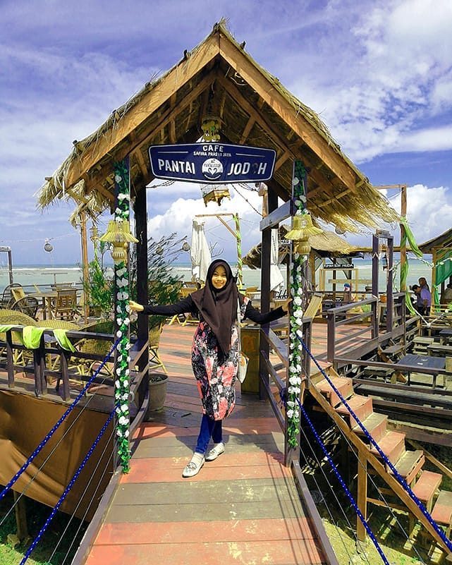 Cafe Pantai Jodoh Spot Instagenic, 1. Pulau Mandangin, 2. Pantai Camplong, 3. Waduk Klampis, 4. Makam Ratu Ibu, 5. Air Terjun Toroan, 5. Reruntuhan Pababaran, 6. Wisata Rimba Monyet Nepa, 7. Gua Lebar, 8. Bukit Masegit, 9. Sumber Jokotole Omben, 10. Pantai Nepa , 11. Gua Macan, 12. Gunung Maddah, 13. Tambak Garam, 14. Pantai Jodoh, 15. Masjid Agung Sampang, 16. Obyek Wisata Waduk Nipah Banyuates, 17. Gua Kelelawar