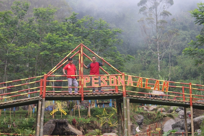 Desa Wisata Sikopyah via Dinporapar Purbalingga, 1. Owabong Water Park, 2. Taman Wisata Pendidikan Purbasari Pancuran Mas, 3. Taman Bunga Kutabawa, 4. Wisata Alam Kampung Kurcaci, 5. Agrowisata Lembah Asri Serang, 6. Jembatan Cinta Purbalingga, 7. Sanggaluri Park Purbalingga, 8. Golaga – Goalawa Purbalingga, 9. Desa Wisata Panusupan, 10. Bukit Mertelu, 11. Alun – Alun Purbalingga, 12. Pemandian Situ Tirta Marta Desa Wisata Karangcegak, 13. Puncak Sendaren, 14. Desa Wisata Serang, 15. Jembatan Pelangi Rembang, 16. Purbasari Pancuran Mas, 17. Curug Sumba, 18. Wisata Agrobisnis Serang, 19. Bukit Cilik – Igir Wringin, 20. Wisata Buah Botania Garden (Bogar), 21. Puncak Sibarat, 22. Curug Nini, 23. Curug Silintang, 24. Bukit Njelir, 25. Taman Cinta Talagening Bobotsari, 26. Curug Duwur (Bumisari), 27. Curug Tempuran, 28. Desa Wisata Gunung Wuled, 29. Museum Uang Purbalingga, 30. River World Purbalingga, 31. Ardi Lawet Petilasan Syeh Jambu Karang, 32. Bukit Kelir, 33. Watu Geong, 34. Curug Ciputut, 35. Curug Tuntung Laut, 36. Museum Jenderal Soedirman, 37. Kolam Renang Walik Purbalingga, 38. Sungai Watu Mujur, 39. Arung Jeram Sungai Klawing, 40. Usman Janatin City Park, 41. Puncak Telkom Pratin, 42. Puncak Batur Purbalingga, 44. Wisata Pring Wulung, 45. River Tubing Klawing, 46. Lampion Tengah Sawah, 47. Bendungan Slinga, 48. Highland Serang, 49. Desa Wisata Sikopyah
