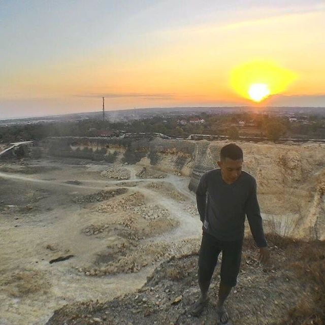 Gunung Maddah via IG, 1. Pulau Mandangin, 2. Pantai Camplong, 3. Waduk Klampis, 4. Makam Ratu Ibu, 5. Air Terjun Toroan, 5. Reruntuhan Pababaran, 6. Wisata Rimba Monyet Nepa, 7. Gua Lebar, 8. Bukit Masegit, 9. Sumber Jokotole Omben, 10. Pantai Nepa , 11. Gua Macan, 12. Gunung Maddah, 13. Tambak Garam, 14. Pantai Jodoh, 15. Masjid Agung Sampang, 16. Obyek Wisata Waduk Nipah Banyuates, 17. Gua Kelelawar