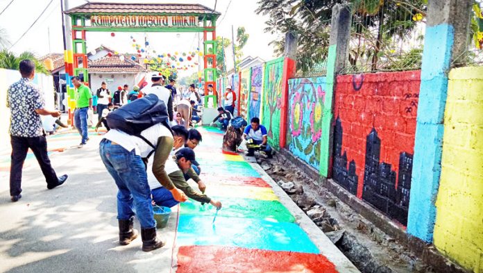 Kampung Wisata UMKM via Radarbanten, 1. Pantai Kelapa Tujuh, 2. Pulau Merak Besar, 3. Pulau Merak Kecil, 4. Gunung Batu Lawang, 5. Pantai Anyer Cilegon, 6. Rawa Arum Cilegon, 7. Gunung Batur, 8. Krakatau Country Club, 9. Masjid Agung Nurul Ikhlas, 10. Kolam Renang Metro, 11. Cagar Alam Gunung Tukung Gede, 12. Bukit Teletubbies, 13. Batu Gambir, 14. Café Oregano, 15. Cilegon Green Waterpark, 16. Krakatau Bike Park, 17. Sate Bebek Asmawi di Jombang Cilegon, 18. Kratau Junction Infinite Jogging Track, 19. Taman Coca Cola, 20. Masjid Sumpah, 21. Alun-Alun Cilegon, 22. Waduk Krakatau Steel, 23. Mayfield Mall, 24. Wisata Kuliner di Saung Edi, 25. Krakatau Jungle Park, 26. Istana Pasir Temiang, 27. Pantai Pulorida, 28. Villa Ternak Cikerai, 30. Keindahan Puncak Ciperahu, 31. Kampung Lukis, 32. Kampung Wisata UMKM, 33. Agrowisata Waras Farm, 34. Wisata Gunung Pinang, 35. Taman Layak Anak Cilegon, 36. Pantai Tanjung Sari, 37. Pantai Mabak Cilegon, 38. Cilegon Park