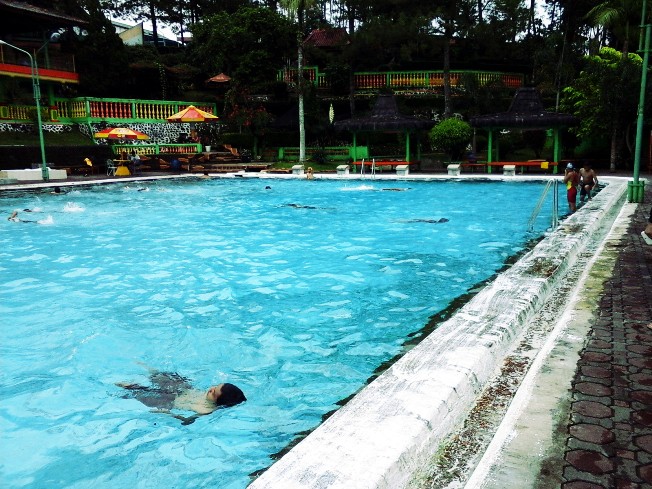 Kolam Renang Walik Purbalingga via caridestinasiwisata.blogspotcoid, 1. Owabong Water Park, 2. Taman Wisata Pendidikan Purbasari Pancuran Mas, 3. Taman Bunga Kutabawa, 4. Wisata Alam Kampung Kurcaci, 5. Agrowisata Lembah Asri Serang, 6. Jembatan Cinta Purbalingga, 7. Sanggaluri Park Purbalingga, 8. Golaga – Goalawa Purbalingga, 9. Desa Wisata Panusupan, 10. Bukit Mertelu, 11. Alun – Alun Purbalingga, 12. Pemandian Situ Tirta Marta Desa Wisata Karangcegak, 13. Puncak Sendaren, 14. Desa Wisata Serang, 15. Jembatan Pelangi Rembang, 16. Purbasari Pancuran Mas, 17. Curug Sumba, 18. Wisata Agrobisnis Serang, 19. Bukit Cilik – Igir Wringin, 20. Wisata Buah Botania Garden (Bogar), 21. Puncak Sibarat, 22. Curug Nini, 23. Curug Silintang, 24. Bukit Njelir, 25. Taman Cinta Talagening Bobotsari, 26. Curug Duwur (Bumisari), 27. Curug Tempuran, 28. Desa Wisata Gunung Wuled, 29. Museum Uang Purbalingga, 30. River World Purbalingga, 31. Ardi Lawet Petilasan Syeh Jambu Karang, 32. Bukit Kelir, 33. Watu Geong, 34. Curug Ciputut, 35. Curug Tuntung Laut, 36. Museum Jenderal Soedirman, 37. Kolam Renang Walik Purbalingga, 38. Sungai Watu Mujur, 39. Arung Jeram Sungai Klawing, 40. Usman Janatin City Park, 41. Puncak Telkom Pratin, 42. Puncak Batur Purbalingga, 44. Wisata Pring Wulung, 45. River Tubing Klawing, 46. Lampion Tengah Sawah, 47. Bendungan Slinga, 48. Highland Serang, 49. Desa Wisata Sikopyah