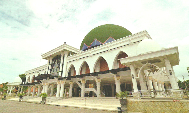 Masjid Agung Sampang via Islamic-centerorid, 1. Pulau Mandangin, 2. Pantai Camplong, 3. Waduk Klampis, 4. Makam Ratu Ibu, 5. Air Terjun Toroan, 5. Reruntuhan Pababaran, 6. Wisata Rimba Monyet Nepa, 7. Gua Lebar, 8. Bukit Masegit, 9. Sumber Jokotole Omben, 10. Pantai Nepa , 11. Gua Macan, 12. Gunung Maddah, 13. Tambak Garam, 14. Pantai Jodoh, 15. Masjid Agung Sampang, 16. Obyek Wisata Waduk Nipah Banyuates, 17. Gua Kelelawar