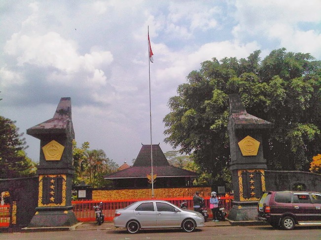 Museum Jenderal Soedirman via Indoplaces, 1. Owabong Water Park, 2. Taman Wisata Pendidikan Purbasari Pancuran Mas, 3. Taman Bunga Kutabawa, 4. Wisata Alam Kampung Kurcaci, 5. Agrowisata Lembah Asri Serang, 6. Jembatan Cinta Purbalingga, 7. Sanggaluri Park Purbalingga, 8. Golaga – Goalawa Purbalingga, 9. Desa Wisata Panusupan, 10. Bukit Mertelu, 11. Alun – Alun Purbalingga, 12. Pemandian Situ Tirta Marta Desa Wisata Karangcegak, 13. Puncak Sendaren, 14. Desa Wisata Serang, 15. Jembatan Pelangi Rembang, 16. Purbasari Pancuran Mas, 17. Curug Sumba, 18. Wisata Agrobisnis Serang, 19. Bukit Cilik – Igir Wringin, 20. Wisata Buah Botania Garden (Bogar), 21. Puncak Sibarat, 22. Curug Nini, 23. Curug Silintang, 24. Bukit Njelir, 25. Taman Cinta Talagening Bobotsari, 26. Curug Duwur (Bumisari), 27. Curug Tempuran, 28. Desa Wisata Gunung Wuled, 29. Museum Uang Purbalingga, 30. River World Purbalingga, 31. Ardi Lawet Petilasan Syeh Jambu Karang, 32. Bukit Kelir, 33. Watu Geong, 34. Curug Ciputut, 35. Curug Tuntung Laut, 36. Museum Jenderal Soedirman, 37. Kolam Renang Walik Purbalingga, 38. Sungai Watu Mujur, 39. Arung Jeram Sungai Klawing, 40. Usman Janatin City Park, 41. Puncak Telkom Pratin, 42. Puncak Batur Purbalingga, 44. Wisata Pring Wulung, 45. River Tubing Klawing, 46. Lampion Tengah Sawah, 47. Bendungan Slinga, 48. Highland Serang, 49. Desa Wisata Sikopyah