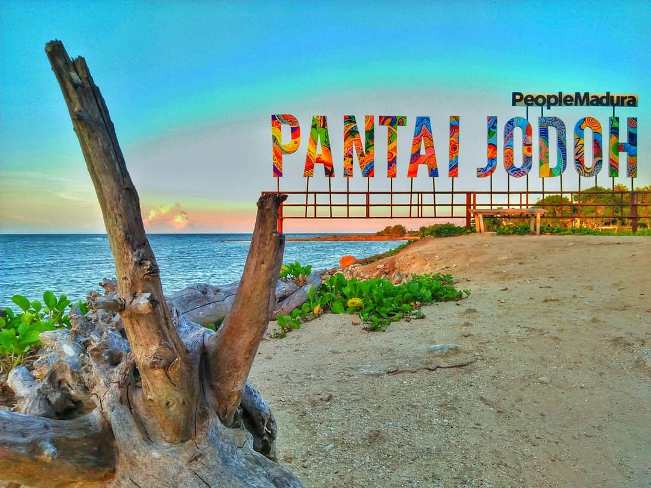 Pantai Jodoh via IG @tsabitzaen, 1. Pulau Mandangin, 2. Pantai Camplong, 3. Waduk Klampis, 4. Makam Ratu Ibu, 5. Air Terjun Toroan, 5. Reruntuhan Pababaran, 6. Wisata Rimba Monyet Nepa, 7. Gua Lebar, 8. Bukit Masegit, 9. Sumber Jokotole Omben, 10. Pantai Nepa , 11. Gua Macan, 12. Gunung Maddah, 13. Tambak Garam, 14. Pantai Jodoh, 15. Masjid Agung Sampang, 16. Obyek Wisata Waduk Nipah Banyuates, 17. Gua Kelelawar