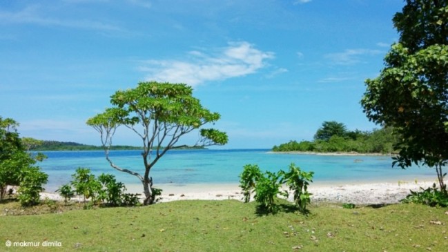 Pantai Thailand via IG @ Makmurdimila, 1. Pulau Siumat, 2. Danau Air Tawar Teluk Dalam, 3. Pulau Tepi, 4. Batu Siambong-Ambong Alafan, 5. Pantai Labuhan Bakti, 6. Pantai Thailand, 7. Pantai Pasir Tinggi, 8. Pantai Ganting, 9. Pantai Busung, 10. Pantai Nancala, 11. Pulau Mincau, 12. Danau Lembah Air Terjun Putra Jaya, 13. Makam Teungku Diujung, 14. Pantai Pasir Merah, 15. Pulau Taman Raja Rayo, 16. Pantai Alus-Alus, 17. Pantai Tunggul Indah, 18. Pantai Matanurung, 19. Pantai Batu Berlayar, 20. Pantai Kuala Makmur, 21. Teluk Sibigo, 22. Pulau Pinang