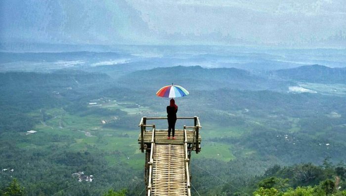 Puncak Sendaren via IG @auliafusi23, 1. Owabong Water Park, 2. Taman Wisata Pendidikan Purbasari Pancuran Mas, 3. Taman Bunga Kutabawa, 4. Wisata Alam Kampung Kurcaci, 5. Agrowisata Lembah Asri Serang, 6. Jembatan Cinta Purbalingga, 7. Sanggaluri Park Purbalingga, 8. Golaga – Goalawa Purbalingga, 9. Desa Wisata Panusupan, 10. Bukit Mertelu, 11. Alun – Alun Purbalingga, 12. Pemandian Situ Tirta Marta Desa Wisata Karangcegak, 13. Puncak Sendaren, 14. Desa Wisata Serang, 15. Jembatan Pelangi Rembang, 16. Purbasari Pancuran Mas, 17. Curug Sumba, 18. Wisata Agrobisnis Serang, 19. Bukit Cilik – Igir Wringin, 20. Wisata Buah Botania Garden (Bogar), 21. Puncak Sibarat, 22. Curug Nini, 23. Curug Silintang, 24. Bukit Njelir, 25. Taman Cinta Talagening Bobotsari, 26. Curug Duwur (Bumisari), 27. Curug Tempuran, 28. Desa Wisata Gunung Wuled, 29. Museum Uang Purbalingga, 30. River World Purbalingga, 31. Ardi Lawet Petilasan Syeh Jambu Karang, 32. Bukit Kelir, 33. Watu Geong, 34. Curug Ciputut, 35. Curug Tuntung Laut, 36. Museum Jenderal Soedirman, 37. Kolam Renang Walik Purbalingga, 38. Sungai Watu Mujur, 39. Arung Jeram Sungai Klawing, 40. Usman Janatin City Park, 41. Puncak Telkom Pratin, 42. Puncak Batur Purbalingga, 44. Wisata Pring Wulung, 45. River Tubing Klawing, 46. Lampion Tengah Sawah, 47. Bendungan Slinga, 48. Highland Serang, 49. Desa Wisata Sikopyah