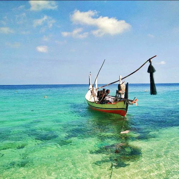 Pulau Mandangin via IG @amufids, 1. Pulau Mandangin, 2. Pantai Camplong, 3. Waduk Klampis, 4. Makam Ratu Ibu, 5. Air Terjun Toroan, 5. Reruntuhan Pababaran, 6. Wisata Rimba Monyet Nepa, 7. Gua Lebar, 8. Bukit Masegit, 9. Sumber Jokotole Omben, 10. Pantai Nepa , 11. Gua Macan, 12. Gunung Maddah, 13. Tambak Garam, 14. Pantai Jodoh, 15. Masjid Agung Sampang, 16. Obyek Wisata Waduk Nipah Banyuates, 17. Gua Kelelawar