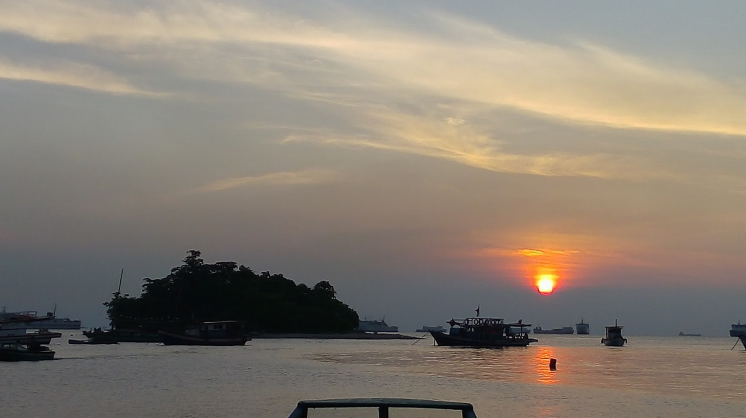 Pulau Merak Kecil, 1. Pantai Kelapa Tujuh, 2. Pulau Merak Besar, 3. Pulau Merak Kecil, 4. Gunung Batu Lawang, 5. Pantai Anyer Cilegon, 6. Rawa Arum Cilegon, 7. Gunung Batur, 8. Krakatau Country Club, 9. Masjid Agung Nurul Ikhlas, 10. Kolam Renang Metro, 11. Cagar Alam Gunung Tukung Gede, 12. Bukit Teletubbies, 13. Batu Gambir, 14. Café Oregano, 15. Cilegon Green Waterpark, 16. Krakatau Bike Park, 17. Sate Bebek Asmawi di Jombang Cilegon, 18. Kratau Junction Infinite Jogging Track, 19. Taman Coca Cola, 20. Masjid Sumpah, 21. Alun-Alun Cilegon, 22. Waduk Krakatau Steel, 23. Mayfield Mall, 24. Wisata Kuliner di Saung Edi, 25. Krakatau Jungle Park, 26. Istana Pasir Temiang, 27. Pantai Pulorida, 28. Villa Ternak Cikerai, 30. Keindahan Puncak Ciperahu, 31. Kampung Lukis, 32. Kampung Wisata UMKM, 33. Agrowisata Waras Farm, 34. Wisata Gunung Pinang, 35. Taman Layak Anak Cilegon, 36. Pantai Tanjung Sari, 37. Pantai Mabak Cilegon, 38. Cilegon Park