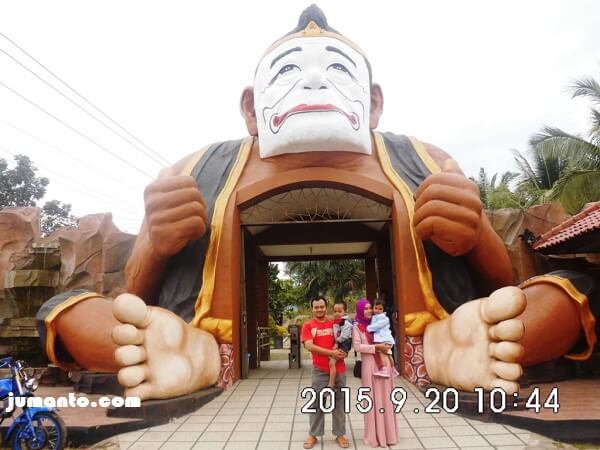 Sanggaluri Park Purbalingga via Jumantocom, 1. Owabong Water Park, 2. Taman Wisata Pendidikan Purbasari Pancuran Mas, 3. Taman Bunga Kutabawa, 4. Wisata Alam Kampung Kurcaci, 5. Agrowisata Lembah Asri Serang, 6. Jembatan Cinta Purbalingga, 7. Sanggaluri Park Purbalingga, 8. Golaga – Goalawa Purbalingga, 9. Desa Wisata Panusupan, 10. Bukit Mertelu, 11. Alun – Alun Purbalingga, 12. Pemandian Situ Tirta Marta Desa Wisata Karangcegak, 13. Puncak Sendaren, 14. Desa Wisata Serang, 15. Jembatan Pelangi Rembang, 16. Purbasari Pancuran Mas, 17. Curug Sumba, 18. Wisata Agrobisnis Serang, 19. Bukit Cilik – Igir Wringin, 20. Wisata Buah Botania Garden (Bogar), 21. Puncak Sibarat, 22. Curug Nini, 23. Curug Silintang, 24. Bukit Njelir, 25. Taman Cinta Talagening Bobotsari, 26. Curug Duwur (Bumisari), 27. Curug Tempuran, 28. Desa Wisata Gunung Wuled, 29. Museum Uang Purbalingga, 30. River World Purbalingga, 31. Ardi Lawet Petilasan Syeh Jambu Karang, 32. Bukit Kelir, 33. Watu Geong, 34. Curug Ciputut, 35. Curug Tuntung Laut, 36. Museum Jenderal Soedirman, 37. Kolam Renang Walik Purbalingga, 38. Sungai Watu Mujur, 39. Arung Jeram Sungai Klawing, 40. Usman Janatin City Park, 41. Puncak Telkom Pratin, 42. Puncak Batur Purbalingga, 44. Wisata Pring Wulung, 45. River Tubing Klawing, 46. Lampion Tengah Sawah, 47. Bendungan Slinga, 48. Highland Serang, 49. Desa Wisata Sikopyah