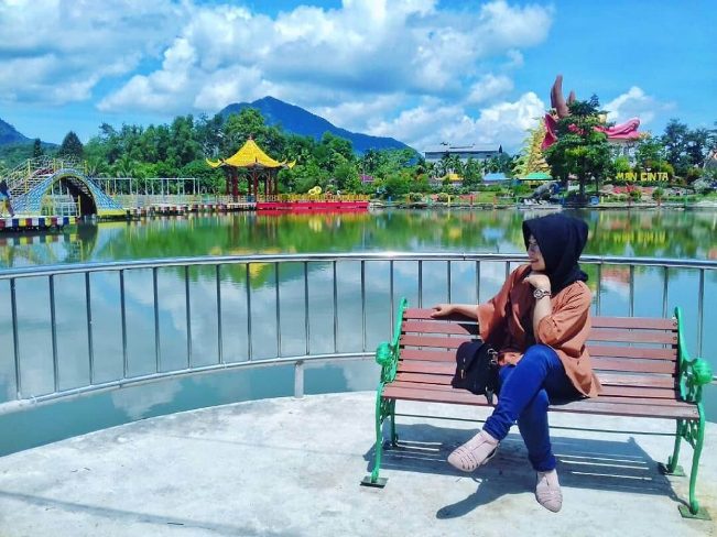Taman Cinta Talagening Bobotsari via Datawisata, 1. Owabong Water Park, 2. Taman Wisata Pendidikan Purbasari Pancuran Mas, 3. Taman Bunga Kutabawa, 4. Wisata Alam Kampung Kurcaci, 5. Agrowisata Lembah Asri Serang, 6. Jembatan Cinta Purbalingga, 7. Sanggaluri Park Purbalingga, 8. Golaga – Goalawa Purbalingga, 9. Desa Wisata Panusupan, 10. Bukit Mertelu, 11. Alun – Alun Purbalingga, 12. Pemandian Situ Tirta Marta Desa Wisata Karangcegak, 13. Puncak Sendaren, 14. Desa Wisata Serang, 15. Jembatan Pelangi Rembang, 16. Purbasari Pancuran Mas, 17. Curug Sumba, 18. Wisata Agrobisnis Serang, 19. Bukit Cilik – Igir Wringin, 20. Wisata Buah Botania Garden (Bogar), 21. Puncak Sibarat, 22. Curug Nini, 23. Curug Silintang, 24. Bukit Njelir, 25. Taman Cinta Talagening Bobotsari, 26. Curug Duwur (Bumisari), 27. Curug Tempuran, 28. Desa Wisata Gunung Wuled, 29. Museum Uang Purbalingga, 30. River World Purbalingga, 31. Ardi Lawet Petilasan Syeh Jambu Karang, 32. Bukit Kelir, 33. Watu Geong, 34. Curug Ciputut, 35. Curug Tuntung Laut, 36. Museum Jenderal Soedirman, 37. Kolam Renang Walik Purbalingga, 38. Sungai Watu Mujur, 39. Arung Jeram Sungai Klawing, 40. Usman Janatin City Park, 41. Puncak Telkom Pratin, 42. Puncak Batur Purbalingga, 44. Wisata Pring Wulung, 45. River Tubing Klawing, 46. Lampion Tengah Sawah, 47. Bendungan Slinga, 48. Highland Serang, 49. Desa Wisata Sikopyah