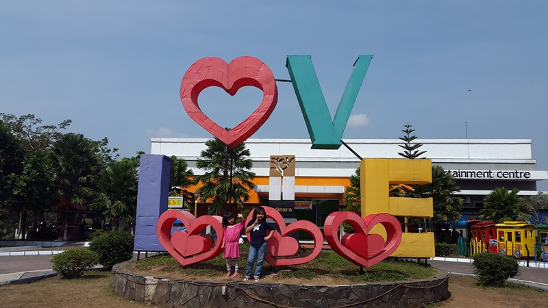 Usman Janatin City Park via caridestinasiwisata.blogspotcom, 1. Owabong Water Park, 2. Taman Wisata Pendidikan Purbasari Pancuran Mas, 3. Taman Bunga Kutabawa, 4. Wisata Alam Kampung Kurcaci, 5. Agrowisata Lembah Asri Serang, 6. Jembatan Cinta Purbalingga, 7. Sanggaluri Park Purbalingga, 8. Golaga – Goalawa Purbalingga, 9. Desa Wisata Panusupan, 10. Bukit Mertelu, 11. Alun – Alun Purbalingga, 12. Pemandian Situ Tirta Marta Desa Wisata Karangcegak, 13. Puncak Sendaren, 14. Desa Wisata Serang, 15. Jembatan Pelangi Rembang, 16. Purbasari Pancuran Mas, 17. Curug Sumba, 18. Wisata Agrobisnis Serang, 19. Bukit Cilik – Igir Wringin, 20. Wisata Buah Botania Garden (Bogar), 21. Puncak Sibarat, 22. Curug Nini, 23. Curug Silintang, 24. Bukit Njelir, 25. Taman Cinta Talagening Bobotsari, 26. Curug Duwur (Bumisari), 27. Curug Tempuran, 28. Desa Wisata Gunung Wuled, 29. Museum Uang Purbalingga, 30. River World Purbalingga, 31. Ardi Lawet Petilasan Syeh Jambu Karang, 32. Bukit Kelir, 33. Watu Geong, 34. Curug Ciputut, 35. Curug Tuntung Laut, 36. Museum Jenderal Soedirman, 37. Kolam Renang Walik Purbalingga, 38. Sungai Watu Mujur, 39. Arung Jeram Sungai Klawing, 40. Usman Janatin City Park, 41. Puncak Telkom Pratin, 42. Puncak Batur Purbalingga, 44. Wisata Pring Wulung, 45. River Tubing Klawing, 46. Lampion Tengah Sawah, 47. Bendungan Slinga, 48. Highland Serang, 49. Desa Wisata Sikopyah
