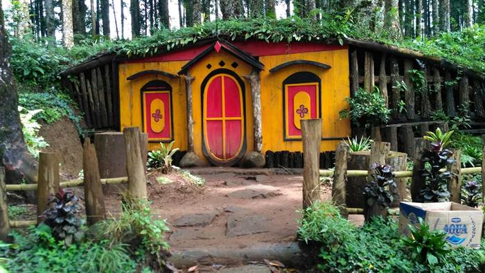 Wisata Alam Kampung Kurcaci via rendyandriyantocom, 1. Owabong Water Park, 2. Taman Wisata Pendidikan Purbasari Pancuran Mas, 3. Taman Bunga Kutabawa, 4. Wisata Alam Kampung Kurcaci, 5. Agrowisata Lembah Asri Serang, 6. Jembatan Cinta Purbalingga, 7. Sanggaluri Park Purbalingga, 8. Golaga – Goalawa Purbalingga, 9. Desa Wisata Panusupan, 10. Bukit Mertelu, 11. Alun – Alun Purbalingga, 12. Pemandian Situ Tirta Marta Desa Wisata Karangcegak, 13. Puncak Sendaren, 14. Desa Wisata Serang, 15. Jembatan Pelangi Rembang, 16. Purbasari Pancuran Mas, 17. Curug Sumba, 18. Wisata Agrobisnis Serang, 19. Bukit Cilik – Igir Wringin, 20. Wisata Buah Botania Garden (Bogar), 21. Puncak Sibarat, 22. Curug Nini, 23. Curug Silintang, 24. Bukit Njelir, 25. Taman Cinta Talagening Bobotsari, 26. Curug Duwur (Bumisari), 27. Curug Tempuran, 28. Desa Wisata Gunung Wuled, 29. Museum Uang Purbalingga, 30. River World Purbalingga, 31. Ardi Lawet Petilasan Syeh Jambu Karang, 32. Bukit Kelir, 33. Watu Geong, 34. Curug Ciputut, 35. Curug Tuntung Laut, 36. Museum Jenderal Soedirman, 37. Kolam Renang Walik Purbalingga, 38. Sungai Watu Mujur, 39. Arung Jeram Sungai Klawing, 40. Usman Janatin City Park, 41. Puncak Telkom Pratin, 42. Puncak Batur Purbalingga, 44. Wisata Pring Wulung, 45. River Tubing Klawing, 46. Lampion Tengah Sawah, 47. Bendungan Slinga, 48. Highland Serang, 49. Desa Wisata Sikopyah