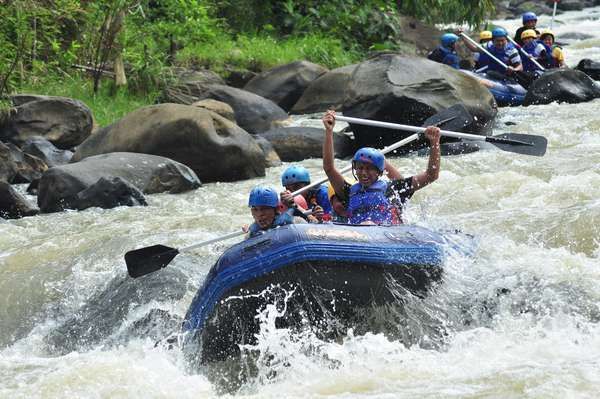 Arung Jeram Tangse, 1. Air Panas Beungga, 2. Monumen Tsunami Kota Sigli, 3. Air Terjun Tangse, 4. Pesona Puncak Kule, 5. Pantai Mantak Tari, 6. Ujong Pi, 7. Menara Air Belanda di Blok Bengkel, 8. Makam Tengku Abdullah Di Tiro, 9. Lingkok Kuwieng, 10. Masjid Po Teumeureuhom (Mutiara Barat), 11. Guha Tujuh (Laweung), 12. Arung Jeram Tangse, 13. Krueng Geunie, 14. Waduk Rajui Padang Tiji, 15. Pantai Pelangi, 16. Masjid Abu Beureueh, 17. Lancang Garam, 18. Bendungan Pinto Sa, 19. Gunung Peut Sagoe, 20. Gunung Taleuk, 21. Teuraceu Angên Beungga