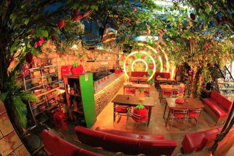 Cafe Strawberry via Daftarrestoranjakartawebid, 1. Cafe Batavia, 2. Ali Kopi Cafe & Roastery, 3. Cafe Strawberry, 4. Crematology Coffee Roasters, 5. Onni House Jakarta, 6. Kedai Seni Djakarte, 7. Dancing Goat Coffee Co., 8. Sudutsatu Cafe, 9. Tuttonero Coffee and Eat, 10. Kopitagram – Tomang, 11. Libero (Coffee • Kitchen • Gelato), 12. KOI The, 13. Beatrice Quarters, 14. Kaneel Cafe, 15. Guten Morgen Coffee Lab, 16. Djournal Coffee, 17. Koultoura Coffee – Wang Plaza, 18. Tantular Cafe, 19. Common Grounds Neo Soho, 20. Dinobites Cafe, 21. Wj de Cafe, 22. Coteca, 23. Papa & Mama Bistro and Coffee, 24. Excelso Coffee – Puri Indah Mall, 25. Tamani Cafe, 26. Koultura Kopie, 27. EVLOGIA CAFE & CO, 28. Wyl’s Kitchen – Veranda Residence Puri, 29. Tony Roma’s Pesanggrahan, 30. Teras Koepi, 31. Kopi Lalu, 32. Vilo Artisan Gelato, 33. Rame Coffee & Eatery, 34. Sinilagi – Food and Coffee, 35. O’Good Coffee & Eatery, 36. Tanatap Coffee Meruya, 37. Acaraki, 38. DAKARA COFFEE AND TEA, 39. Gins.co Cafe
