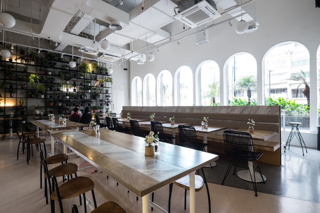 Common Grounds Neo Soho via Foodmagz, 1. Cafe Batavia, 2. Ali Kopi Cafe & Roastery, 3. Cafe Strawberry, 4. Crematology Coffee Roasters, 5. Onni House Jakarta, 6. Kedai Seni Djakarte, 7. Dancing Goat Coffee Co., 8. Sudutsatu Cafe, 9. Tuttonero Coffee and Eat, 10. Kopitagram – Tomang, 11. Libero (Coffee • Kitchen • Gelato), 12. KOI The, 13. Beatrice Quarters, 14. Kaneel Cafe, 15. Guten Morgen Coffee Lab, 16. Djournal Coffee, 17. Koultoura Coffee – Wang Plaza, 18. Tantular Cafe, 19. Common Grounds Neo Soho, 20. Dinobites Cafe, 21. Wj de Cafe, 22. Coteca, 23. Papa & Mama Bistro and Coffee, 24. Excelso Coffee – Puri Indah Mall, 25. Tamani Cafe, 26. Koultura Kopie, 27. EVLOGIA CAFE & CO, 28. Wyl’s Kitchen – Veranda Residence Puri, 29. Tony Roma’s Pesanggrahan, 30. Teras Koepi, 31. Kopi Lalu, 32. Vilo Artisan Gelato, 33. Rame Coffee & Eatery, 34. Sinilagi – Food and Coffee, 35. O’Good Coffee & Eatery, 36. Tanatap Coffee Meruya, 37. Acaraki, 38. DAKARA COFFEE AND TEA, 39. Gins.co Cafe