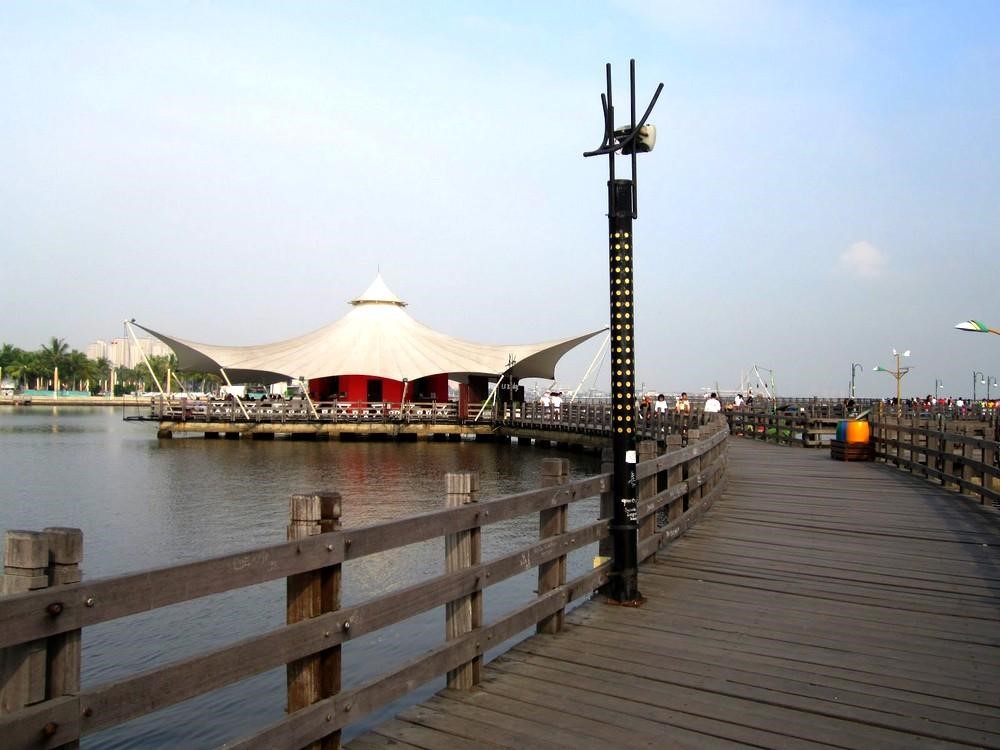 Dermaga via Dunia-irly, Lokasi dan Rute Menuju Pantai Ancol, Sejarah Singkat Pantai Ancol, Aktivitas Seru di Pantai Ancol, Daya Tarik Pantai Ancol, Fasilitas di Pantai Ancol, Jam Operasional Pantai Ancol, Harga Tiket Masuk Pantai Ancol, Tips Liburan ke Pantai Ancol
