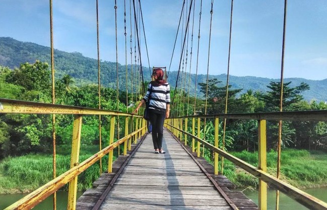 Jembatan Soka Bantul, 1. Pantai Parangtritis, 2. Gumuk Pasir Parangkusumo, 3. Kebun Buah Mangunan, 4. Hutan Pinus Dlingo, 5. Puncak Becici Dlingo, 6. Air Terjun Ledok Pokoh (Lepo), 7. Seribu Batu Songgo Langit, 8. Karst Tubing Sedayu, 9. Kampung Edukasi Watu Lumbung, 10. Pantai Kuwaru, 11. Pantai Pandansari, 12. Kebun Buah Naga Pantai Pandansari, 13. Pantai Samas, 14. Pantai Gua Cemara, 15. Kampung Batik Giriloyo, 16. Makam Imogiri, 17. Gua Gajah, 18. Gua Selarong, 19. Gua Cerme, 20. Tirta Tamansari, 21. Balong Waterpark, 22. Kids Fun, 23. Bukit Lintang Sewu, 24. Pabrik Gula Madukismo, 25. Tebing Watu Mabur, 26. Gardu Pandang Bukit Mojo Gumelem, 27. Galaxy Waterpark, 28. Hutan Pinus Pengger, 29. Pantai Pandansimo Bantul, 30. Jurang Tembelan, 31. Watu Goyang, 32. Watu Ngadek, 33. Gardu Pandang Pinus Asri, 34. Watu Amben, 35. Jembatan Soka, 36. Air Terjun Seribu Batu, 37. Air Terjun Tuwondo, 38. Curug Banyunibo, 39. Grojogan Pucung, 40. Pantai Baru, 41. Pantai Baros, 42. Bukit Panguk Kediwung Bantul, 43. Air Terjun Kedung Pengilon, 44. Kebun Bunga Celosia, Resoinangun Garden*, 45. Pasar Seni Gabusan Pusat, 46. Desa Wisata Tembi Bantul, 47. Bukit Bego Imogiri Bantul, 48. Pemandian Air Panas Parang Wedang, 49. Air Terjun Randusari, 50. Pantai Depok, 51. Curug Pulosari, 52. Perengan Park, 53. Pintu Langit Dahromo, 54. Ekowisata Jatisari Dlingo, 55. Bukit Parang Endog, Dekat Bantul, 56. Puncak Sosok, 57. Hutan Pinus Mangunan, 58. Museum Dirgantara, 59. Pantai Cemara Sewu, 60. Pantai Parangkusumo, 61. Kampung Anggur Bantul, 62. Pantai Pelangi, 63. Puncak Bucu, 64. Museum Sejarah Purbakala Pleret, 65. Masjid Gedhe Mataram Kotagede, 66. Pantai Segoro Kidul, 67. Pantai Barchan, 68. Goa Jepang Bantul, 69. Museum Chocolate Monggo, 70. Watu Lawang Mangunan, 71. Edum Park Tegaldowo, 72. Taman Wisata Batu Kapal, 73. Gunung Wangi Bangkel, 74. Kedung Tolok, 75. Sendang Ngembel, 76. Taman Tino Sidin, 77. Bale Banjar Sangkring, 78. Kalinampu Natural Park, 79. Grand Puri Waterpark, 80. Pasar Kebon Empring, 81. Taman Tempuran Cikal, 82. Setren Opak, 83. Taman Glugut, 84. Museum HM Soeharto, 85. Museum Wayang Kekayon, 86. Museum History of Java, 87. Desa Wisata Gerabah Kasongan, 88. Sentra Kulit Manding, 89. Taman Senja Ngelo, 90. Jembatan Selopamioro, 91. Puncak Gebang, 92. Bukit Cinomati, 93. Taman Bunga Asri, 94. Telogo Potorono
