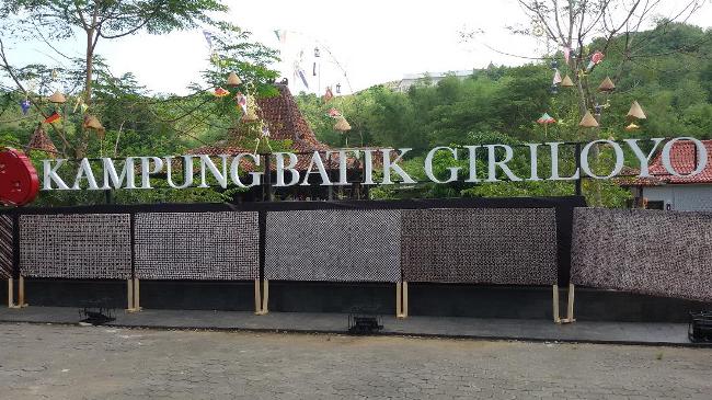 Kampung Batik Giriloyo via Detik, 1. Pantai Parangtritis, 2. Gumuk Pasir Parangkusumo, 3. Kebun Buah Mangunan, 4. Hutan Pinus Dlingo, 5. Puncak Becici Dlingo, 6. Air Terjun Ledok Pokoh (Lepo), 7. Seribu Batu Songgo Langit, 8. Karst Tubing Sedayu, 9. Kampung Edukasi Watu Lumbung, 10. Pantai Kuwaru, 11. Pantai Pandansari, 12. Kebun Buah Naga Pantai Pandansari, 13. Pantai Samas, 14. Pantai Gua Cemara, 15. Kampung Batik Giriloyo, 16. Makam Imogiri, 17. Gua Gajah, 18. Gua Selarong, 19. Gua Cerme, 20. Tirta Tamansari, 21. Balong Waterpark, 22. Kids Fun, 23. Bukit Lintang Sewu, 24. Pabrik Gula Madukismo, 25. Tebing Watu Mabur, 26. Gardu Pandang Bukit Mojo Gumelem, 27. Galaxy Waterpark, 28. Hutan Pinus Pengger, 29. Pantai Pandansimo Bantul, 30. Jurang Tembelan, 31. Watu Goyang, 32. Watu Ngadek, 33. Gardu Pandang Pinus Asri, 34. Watu Amben, 35. Jembatan Soka, 36. Air Terjun Seribu Batu, 37. Air Terjun Tuwondo, 38. Curug Banyunibo, 39. Grojogan Pucung, 40. Pantai Baru, 41. Pantai Baros, 42. Bukit Panguk Kediwung Bantul, 43. Air Terjun Kedung Pengilon, 44. Kebun Bunga Celosia, Resoinangun Garden*, 45. Pasar Seni Gabusan Pusat, 46. Desa Wisata Tembi Bantul, 47. Bukit Bego Imogiri Bantul, 48. Pemandian Air Panas Parang Wedang, 49. Air Terjun Randusari, 50. Pantai Depok, 51. Curug Pulosari, 52. Perengan Park, 53. Pintu Langit Dahromo, 54. Ekowisata Jatisari Dlingo, 55. Bukit Parang Endog, Dekat Bantul, 56. Puncak Sosok, 57. Hutan Pinus Mangunan, 58. Museum Dirgantara, 59. Pantai Cemara Sewu, 60. Pantai Parangkusumo, 61. Kampung Anggur Bantul, 62. Pantai Pelangi, 63. Puncak Bucu, 64. Museum Sejarah Purbakala Pleret, 65. Masjid Gedhe Mataram Kotagede, 66. Pantai Segoro Kidul, 67. Pantai Barchan, 68. Goa Jepang Bantul, 69. Museum Chocolate Monggo, 70. Watu Lawang Mangunan, 71. Edum Park Tegaldowo, 72. Taman Wisata Batu Kapal, 73. Gunung Wangi Bangkel, 74. Kedung Tolok, 75. Sendang Ngembel, 76. Taman Tino Sidin, 77. Bale Banjar Sangkring, 78. Kalinampu Natural Park, 79. Grand Puri Waterpark, 80. Pasar Kebon Empring, 81. Taman Tempuran Cikal, 82. Setren Opak, 83. Taman Glugut, 84. Museum HM Soeharto, 85. Museum Wayang Kekayon, 86. Museum History of Java, 87. Desa Wisata Gerabah Kasongan, 88. Sentra Kulit Manding, 89. Taman Senja Ngelo, 90. Jembatan Selopamioro, 91. Puncak Gebang, 92. Bukit Cinomati, 93. Taman Bunga Asri, 94. Telogo Potorono