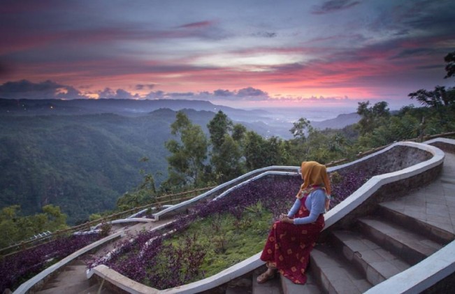 Kebun Buah Mangunan via IG @mita_oci, 1. Pantai Parangtritis, 2. Gumuk Pasir Parangkusumo, 3. Kebun Buah Mangunan, 4. Hutan Pinus Dlingo, 5. Puncak Becici Dlingo, 6. Air Terjun Ledok Pokoh (Lepo), 7. Seribu Batu Songgo Langit, 8. Karst Tubing Sedayu, 9. Kampung Edukasi Watu Lumbung, 10. Pantai Kuwaru, 11. Pantai Pandansari, 12. Kebun Buah Naga Pantai Pandansari, 13. Pantai Samas, 14. Pantai Gua Cemara, 15. Kampung Batik Giriloyo, 16. Makam Imogiri, 17. Gua Gajah, 18. Gua Selarong, 19. Gua Cerme, 20. Tirta Tamansari, 21. Balong Waterpark, 22. Kids Fun, 23. Bukit Lintang Sewu, 24. Pabrik Gula Madukismo, 25. Tebing Watu Mabur, 26. Gardu Pandang Bukit Mojo Gumelem, 27. Galaxy Waterpark, 28. Hutan Pinus Pengger, 29. Pantai Pandansimo Bantul, 30. Jurang Tembelan, 31. Watu Goyang, 32. Watu Ngadek, 33. Gardu Pandang Pinus Asri, 34. Watu Amben, 35. Jembatan Soka, 36. Air Terjun Seribu Batu, 37. Air Terjun Tuwondo, 38. Curug Banyunibo, 39. Grojogan Pucung, 40. Pantai Baru, 41. Pantai Baros, 42. Bukit Panguk Kediwung Bantul, 43. Air Terjun Kedung Pengilon, 44. Kebun Bunga Celosia, Resoinangun Garden*, 45. Pasar Seni Gabusan Pusat, 46. Desa Wisata Tembi Bantul, 47. Bukit Bego Imogiri Bantul, 48. Pemandian Air Panas Parang Wedang, 49. Air Terjun Randusari, 50. Pantai Depok, 51. Curug Pulosari, 52. Perengan Park, 53. Pintu Langit Dahromo, 54. Ekowisata Jatisari Dlingo, 55. Bukit Parang Endog, Dekat Bantul, 56. Puncak Sosok, 57. Hutan Pinus Mangunan, 58. Museum Dirgantara, 59. Pantai Cemara Sewu, 60. Pantai Parangkusumo, 61. Kampung Anggur Bantul, 62. Pantai Pelangi, 63. Puncak Bucu, 64. Museum Sejarah Purbakala Pleret, 65. Masjid Gedhe Mataram Kotagede, 66. Pantai Segoro Kidul, 67. Pantai Barchan, 68. Goa Jepang Bantul, 69. Museum Chocolate Monggo, 70. Watu Lawang Mangunan, 71. Edum Park Tegaldowo, 72. Taman Wisata Batu Kapal, 73. Gunung Wangi Bangkel, 74. Kedung Tolok, 75. Sendang Ngembel, 76. Taman Tino Sidin, 77. Bale Banjar Sangkring, 78. Kalinampu Natural Park, 79. Grand Puri Waterpark, 80. Pasar Kebon Empring, 81. Taman Tempuran Cikal, 82. Setren Opak, 83. Taman Glugut, 84. Museum HM Soeharto, 85. Museum Wayang Kekayon, 86. Museum History of Java, 87. Desa Wisata Gerabah Kasongan, 88. Sentra Kulit Manding, 89. Taman Senja Ngelo, 90. Jembatan Selopamioro, 91. Puncak Gebang, 92. Bukit Cinomati, 93. Taman Bunga Asri, 94. Telogo Potorono