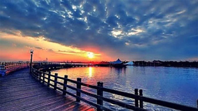 Menikmati Keindahan Pantai Ancol, Lokasi dan Rute Menuju Pantai Ancol, Sejarah Singkat Pantai Ancol, Aktivitas Seru di Pantai Ancol, Daya Tarik Pantai Ancol, Fasilitas di Pantai Ancol, Jam Operasional Pantai Ancol, Harga Tiket Masuk Pantai Ancol, Tips Liburan ke Pantai Ancol