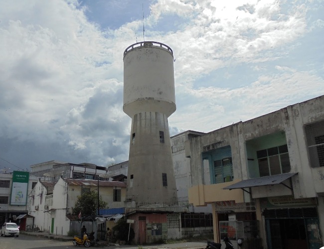 Menara Air Belanda di Blok Bengkel, 1. Air Panas Beungga, 2. Monumen Tsunami Kota Sigli, 3. Air Terjun Tangse, 4. Pesona Puncak Kule, 5. Pantai Mantak Tari, 6. Ujong Pi, 7. Menara Air Belanda di Blok Bengkel, 8. Makam Tengku Abdullah Di Tiro, 9. Lingkok Kuwieng, 10. Masjid Po Teumeureuhom (Mutiara Barat), 11. Guha Tujuh (Laweung), 12. Arung Jeram Tangse, 13. Krueng Geunie, 14. Waduk Rajui Padang Tiji, 15. Pantai Pelangi, 16. Masjid Abu Beureueh, 17. Lancang Garam, 18. Bendungan Pinto Sa, 19. Gunung Peut Sagoe, 20. Gunung Taleuk, 21. Teuraceu Angên Beungga