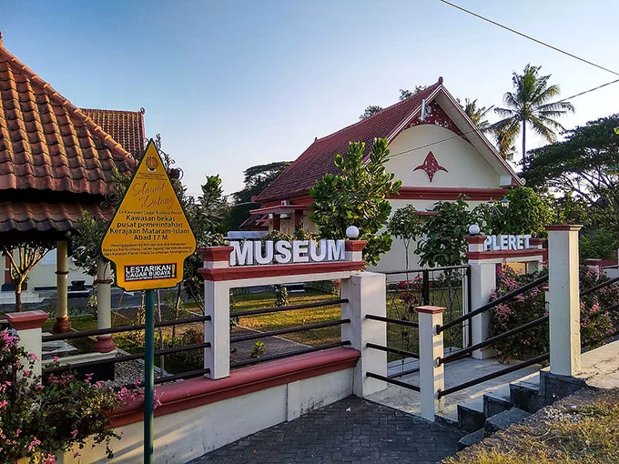 Museum Sejarah Purbakala Pleret, 1. Pantai Parangtritis, 2. Gumuk Pasir Parangkusumo, 3. Kebun Buah Mangunan, 4. Hutan Pinus Dlingo, 5. Puncak Becici Dlingo, 6. Air Terjun Ledok Pokoh (Lepo), 7. Seribu Batu Songgo Langit, 8. Karst Tubing Sedayu, 9. Kampung Edukasi Watu Lumbung, 10. Pantai Kuwaru, 11. Pantai Pandansari, 12. Kebun Buah Naga Pantai Pandansari, 13. Pantai Samas, 14. Pantai Gua Cemara, 15. Kampung Batik Giriloyo, 16. Makam Imogiri, 17. Gua Gajah, 18. Gua Selarong, 19. Gua Cerme, 20. Tirta Tamansari, 21. Balong Waterpark, 22. Kids Fun, 23. Bukit Lintang Sewu, 24. Pabrik Gula Madukismo, 25. Tebing Watu Mabur, 26. Gardu Pandang Bukit Mojo Gumelem, 27. Galaxy Waterpark, 28. Hutan Pinus Pengger, 29. Pantai Pandansimo Bantul, 30. Jurang Tembelan, 31. Watu Goyang, 32. Watu Ngadek, 33. Gardu Pandang Pinus Asri, 34. Watu Amben, 35. Jembatan Soka, 36. Air Terjun Seribu Batu, 37. Air Terjun Tuwondo, 38. Curug Banyunibo, 39. Grojogan Pucung, 40. Pantai Baru, 41. Pantai Baros, 42. Bukit Panguk Kediwung Bantul, 43. Air Terjun Kedung Pengilon, 44. Kebun Bunga Celosia, Resoinangun Garden*, 45. Pasar Seni Gabusan Pusat, 46. Desa Wisata Tembi Bantul, 47. Bukit Bego Imogiri Bantul, 48. Pemandian Air Panas Parang Wedang, 49. Air Terjun Randusari, 50. Pantai Depok, 51. Curug Pulosari, 52. Perengan Park, 53. Pintu Langit Dahromo, 54. Ekowisata Jatisari Dlingo, 55. Bukit Parang Endog, Dekat Bantul, 56. Puncak Sosok, 57. Hutan Pinus Mangunan, 58. Museum Dirgantara, 59. Pantai Cemara Sewu, 60. Pantai Parangkusumo, 61. Kampung Anggur Bantul, 62. Pantai Pelangi, 63. Puncak Bucu, 64. Museum Sejarah Purbakala Pleret, 65. Masjid Gedhe Mataram Kotagede, 66. Pantai Segoro Kidul, 67. Pantai Barchan, 68. Goa Jepang Bantul, 69. Museum Chocolate Monggo, 70. Watu Lawang Mangunan, 71. Edum Park Tegaldowo, 72. Taman Wisata Batu Kapal, 73. Gunung Wangi Bangkel, 74. Kedung Tolok, 75. Sendang Ngembel, 76. Taman Tino Sidin, 77. Bale Banjar Sangkring, 78. Kalinampu Natural Park, 79. Grand Puri Waterpark, 80. Pasar Kebon Empring, 81. Taman Tempuran Cikal, 82. Setren Opak, 83. Taman Glugut, 84. Museum HM Soeharto, 85. Museum Wayang Kekayon, 86. Museum History of Java, 87. Desa Wisata Gerabah Kasongan, 88. Sentra Kulit Manding, 89. Taman Senja Ngelo, 90. Jembatan Selopamioro, 91. Puncak Gebang, 92. Bukit Cinomati, 93. Taman Bunga Asri, 94. Telogo Potorono