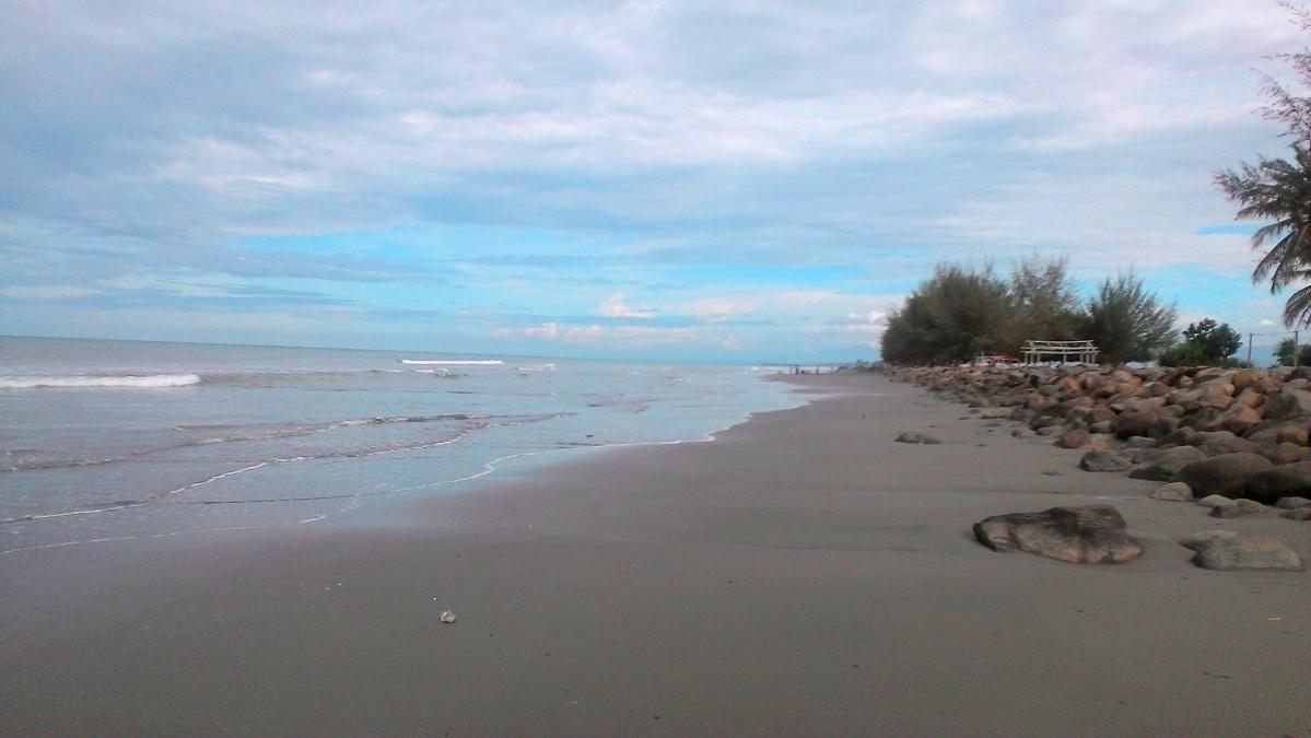 Pantai Mantak Tari, 1. Air Panas Beungga, 2. Monumen Tsunami Kota Sigli, 3. Air Terjun Tangse, 4. Pesona Puncak Kule, 5. Pantai Mantak Tari, 6. Ujong Pi, 7. Menara Air Belanda di Blok Bengkel, 8. Makam Tengku Abdullah Di Tiro, 9. Lingkok Kuwieng, 10. Masjid Po Teumeureuhom (Mutiara Barat), 11. Guha Tujuh (Laweung), 12. Arung Jeram Tangse, 13. Krueng Geunie, 14. Waduk Rajui Padang Tiji, 15. Pantai Pelangi, 16. Masjid Abu Beureueh, 17. Lancang Garam, 18. Bendungan Pinto Sa, 19. Gunung Peut Sagoe, 20. Gunung Taleuk, 21. Teuraceu Angên Beungga