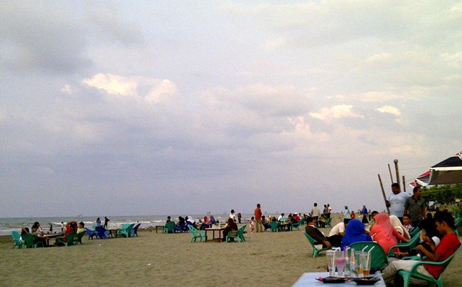Pantai Pelangi via Pidiekabgoid, 1. Air Panas Beungga, 2. Monumen Tsunami Kota Sigli, 3. Air Terjun Tangse, 4. Pesona Puncak Kule, 5. Pantai Mantak Tari, 6. Ujong Pi, 7. Menara Air Belanda di Blok Bengkel, 8. Makam Tengku Abdullah Di Tiro, 9. Lingkok Kuwieng, 10. Masjid Po Teumeureuhom (Mutiara Barat), 11. Guha Tujuh (Laweung), 12. Arung Jeram Tangse, 13. Krueng Geunie, 14. Waduk Rajui Padang Tiji, 15. Pantai Pelangi, 16. Masjid Abu Beureueh, 17. Lancang Garam, 18. Bendungan Pinto Sa, 19. Gunung Peut Sagoe, 20. Gunung Taleuk, 21. Teuraceu Angên Beungga