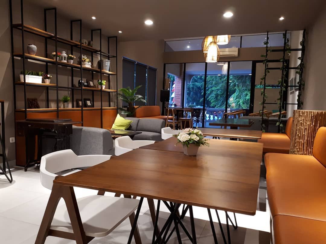 Sudutsatu Cafe via IG Sudutsatu Cafe, 1. Cafe Batavia, 2. Ali Kopi Cafe & Roastery, 3. Cafe Strawberry, 4. Crematology Coffee Roasters, 5. Onni House Jakarta, 6. Kedai Seni Djakarte, 7. Dancing Goat Coffee Co., 8. Sudutsatu Cafe, 9. Tuttonero Coffee and Eat, 10. Kopitagram – Tomang, 11. Libero (Coffee • Kitchen • Gelato), 12. KOI The, 13. Beatrice Quarters, 14. Kaneel Cafe, 15. Guten Morgen Coffee Lab, 16. Djournal Coffee, 17. Koultoura Coffee – Wang Plaza, 18. Tantular Cafe, 19. Common Grounds Neo Soho, 20. Dinobites Cafe, 21. Wj de Cafe, 22. Coteca, 23. Papa & Mama Bistro and Coffee, 24. Excelso Coffee – Puri Indah Mall, 25. Tamani Cafe, 26. Koultura Kopie, 27. EVLOGIA CAFE & CO, 28. Wyl’s Kitchen – Veranda Residence Puri, 29. Tony Roma’s Pesanggrahan, 30. Teras Koepi, 31. Kopi Lalu, 32. Vilo Artisan Gelato, 33. Rame Coffee & Eatery, 34. Sinilagi – Food and Coffee, 35. O’Good Coffee & Eatery, 36. Tanatap Coffee Meruya, 37. Acaraki, 38. DAKARA COFFEE AND TEA, 39. Gins.co Cafe