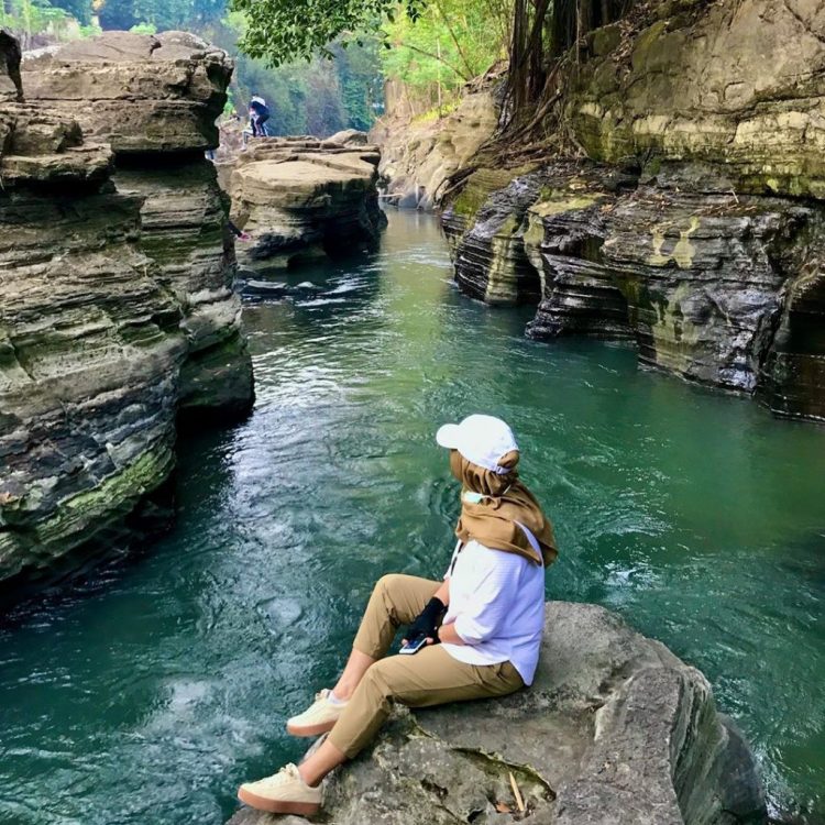 Taman Wisata Batu Kapal via Travelandword, 1. Pantai Parangtritis, 2. Gumuk Pasir Parangkusumo, 3. Kebun Buah Mangunan, 4. Hutan Pinus Dlingo, 5. Puncak Becici Dlingo, 6. Air Terjun Ledok Pokoh (Lepo), 7. Seribu Batu Songgo Langit, 8. Karst Tubing Sedayu, 9. Kampung Edukasi Watu Lumbung, 10. Pantai Kuwaru, 11. Pantai Pandansari, 12. Kebun Buah Naga Pantai Pandansari, 13. Pantai Samas, 14. Pantai Gua Cemara, 15. Kampung Batik Giriloyo, 16. Makam Imogiri, 17. Gua Gajah, 18. Gua Selarong, 19. Gua Cerme, 20. Tirta Tamansari, 21. Balong Waterpark, 22. Kids Fun, 23. Bukit Lintang Sewu, 24. Pabrik Gula Madukismo, 25. Tebing Watu Mabur, 26. Gardu Pandang Bukit Mojo Gumelem, 27. Galaxy Waterpark, 28. Hutan Pinus Pengger, 29. Pantai Pandansimo Bantul, 30. Jurang Tembelan, 31. Watu Goyang, 32. Watu Ngadek, 33. Gardu Pandang Pinus Asri, 34. Watu Amben, 35. Jembatan Soka, 36. Air Terjun Seribu Batu, 37. Air Terjun Tuwondo, 38. Curug Banyunibo, 39. Grojogan Pucung, 40. Pantai Baru, 41. Pantai Baros, 42. Bukit Panguk Kediwung Bantul, 43. Air Terjun Kedung Pengilon, 44. Kebun Bunga Celosia, Resoinangun Garden*, 45. Pasar Seni Gabusan Pusat, 46. Desa Wisata Tembi Bantul, 47. Bukit Bego Imogiri Bantul, 48. Pemandian Air Panas Parang Wedang, 49. Air Terjun Randusari, 50. Pantai Depok, 51. Curug Pulosari, 52. Perengan Park, 53. Pintu Langit Dahromo, 54. Ekowisata Jatisari Dlingo, 55. Bukit Parang Endog, Dekat Bantul, 56. Puncak Sosok, 57. Hutan Pinus Mangunan, 58. Museum Dirgantara, 59. Pantai Cemara Sewu, 60. Pantai Parangkusumo, 61. Kampung Anggur Bantul, 62. Pantai Pelangi, 63. Puncak Bucu, 64. Museum Sejarah Purbakala Pleret, 65. Masjid Gedhe Mataram Kotagede, 66. Pantai Segoro Kidul, 67. Pantai Barchan, 68. Goa Jepang Bantul, 69. Museum Chocolate Monggo, 70. Watu Lawang Mangunan, 71. Edum Park Tegaldowo, 72. Taman Wisata Batu Kapal, 73. Gunung Wangi Bangkel, 74. Kedung Tolok, 75. Sendang Ngembel, 76. Taman Tino Sidin, 77. Bale Banjar Sangkring, 78. Kalinampu Natural Park, 79. Grand Puri Waterpark, 80. Pasar Kebon Empring, 81. Taman Tempuran Cikal, 82. Setren Opak, 83. Taman Glugut, 84. Museum HM Soeharto, 85. Museum Wayang Kekayon, 86. Museum History of Java, 87. Desa Wisata Gerabah Kasongan, 88. Sentra Kulit Manding, 89. Taman Senja Ngelo, 90. Jembatan Selopamioro, 91. Puncak Gebang, 92. Bukit Cinomati, 93. Taman Bunga Asri, 94. Telogo Potorono