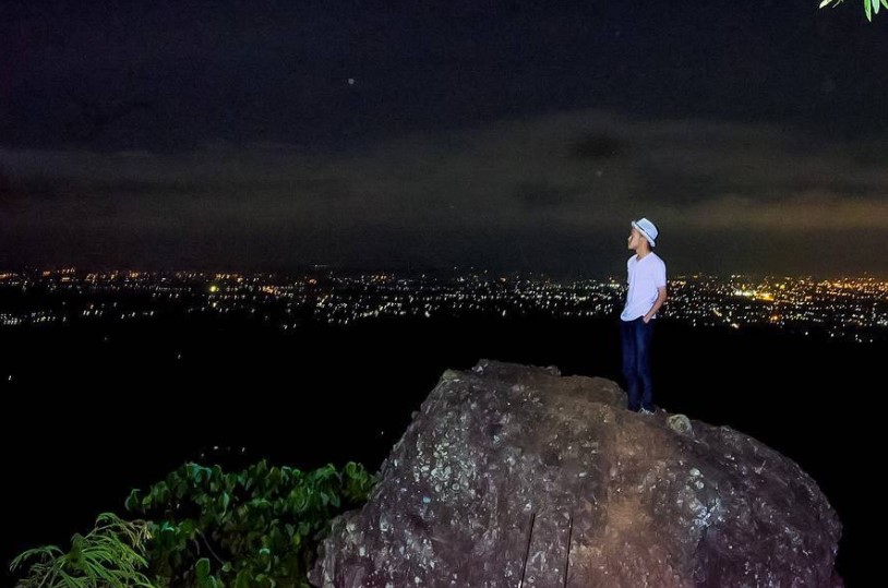 Watu Ngadek, 1. Pantai Parangtritis, 2. Gumuk Pasir Parangkusumo, 3. Kebun Buah Mangunan, 4. Hutan Pinus Dlingo, 5. Puncak Becici Dlingo, 6. Air Terjun Ledok Pokoh (Lepo), 7. Seribu Batu Songgo Langit, 8. Karst Tubing Sedayu, 9. Kampung Edukasi Watu Lumbung, 10. Pantai Kuwaru, 11. Pantai Pandansari, 12. Kebun Buah Naga Pantai Pandansari, 13. Pantai Samas, 14. Pantai Gua Cemara, 15. Kampung Batik Giriloyo, 16. Makam Imogiri, 17. Gua Gajah, 18. Gua Selarong, 19. Gua Cerme, 20. Tirta Tamansari, 21. Balong Waterpark, 22. Kids Fun, 23. Bukit Lintang Sewu, 24. Pabrik Gula Madukismo, 25. Tebing Watu Mabur, 26. Gardu Pandang Bukit Mojo Gumelem, 27. Galaxy Waterpark, 28. Hutan Pinus Pengger, 29. Pantai Pandansimo Bantul, 30. Jurang Tembelan, 31. Watu Goyang, 32. Watu Ngadek, 33. Gardu Pandang Pinus Asri, 34. Watu Amben, 35. Jembatan Soka, 36. Air Terjun Seribu Batu, 37. Air Terjun Tuwondo, 38. Curug Banyunibo, 39. Grojogan Pucung, 40. Pantai Baru, 41. Pantai Baros, 42. Bukit Panguk Kediwung Bantul, 43. Air Terjun Kedung Pengilon, 44. Kebun Bunga Celosia, Resoinangun Garden*, 45. Pasar Seni Gabusan Pusat, 46. Desa Wisata Tembi Bantul, 47. Bukit Bego Imogiri Bantul, 48. Pemandian Air Panas Parang Wedang, 49. Air Terjun Randusari, 50. Pantai Depok, 51. Curug Pulosari, 52. Perengan Park, 53. Pintu Langit Dahromo, 54. Ekowisata Jatisari Dlingo, 55. Bukit Parang Endog, Dekat Bantul, 56. Puncak Sosok, 57. Hutan Pinus Mangunan, 58. Museum Dirgantara, 59. Pantai Cemara Sewu, 60. Pantai Parangkusumo, 61. Kampung Anggur Bantul, 62. Pantai Pelangi, 63. Puncak Bucu, 64. Museum Sejarah Purbakala Pleret, 65. Masjid Gedhe Mataram Kotagede, 66. Pantai Segoro Kidul, 67. Pantai Barchan, 68. Goa Jepang Bantul, 69. Museum Chocolate Monggo, 70. Watu Lawang Mangunan, 71. Edum Park Tegaldowo, 72. Taman Wisata Batu Kapal, 73. Gunung Wangi Bangkel, 74. Kedung Tolok, 75. Sendang Ngembel, 76. Taman Tino Sidin, 77. Bale Banjar Sangkring, 78. Kalinampu Natural Park, 79. Grand Puri Waterpark, 80. Pasar Kebon Empring, 81. Taman Tempuran Cikal, 82. Setren Opak, 83. Taman Glugut, 84. Museum HM Soeharto, 85. Museum Wayang Kekayon, 86. Museum History of Java, 87. Desa Wisata Gerabah Kasongan, 88. Sentra Kulit Manding, 89. Taman Senja Ngelo, 90. Jembatan Selopamioro, 91. Puncak Gebang, 92. Bukit Cinomati, 93. Taman Bunga Asri, 94. Telogo Potorono