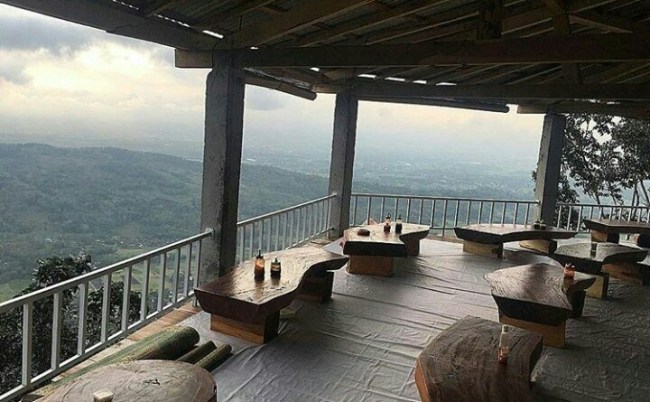 Watu Amben, 1. Pantai Parangtritis, 2. Gumuk Pasir Parangkusumo, 3. Kebun Buah Mangunan, 4. Hutan Pinus Dlingo, 5. Puncak Becici Dlingo, 6. Air Terjun Ledok Pokoh (Lepo), 7. Seribu Batu Songgo Langit, 8. Karst Tubing Sedayu, 9. Kampung Edukasi Watu Lumbung, 10. Pantai Kuwaru, 11. Pantai Pandansari, 12. Kebun Buah Naga Pantai Pandansari, 13. Pantai Samas, 14. Pantai Gua Cemara, 15. Kampung Batik Giriloyo, 16. Makam Imogiri, 17. Gua Gajah, 18. Gua Selarong, 19. Gua Cerme, 20. Tirta Tamansari, 21. Balong Waterpark, 22. Kids Fun, 23. Bukit Lintang Sewu, 24. Pabrik Gula Madukismo, 25. Tebing Watu Mabur, 26. Gardu Pandang Bukit Mojo Gumelem, 27. Galaxy Waterpark, 28. Hutan Pinus Pengger, 29. Pantai Pandansimo Bantul, 30. Jurang Tembelan, 31. Watu Goyang, 32. Watu Ngadek, 33. Gardu Pandang Pinus Asri, 34. Watu Amben, 35. Jembatan Soka, 36. Air Terjun Seribu Batu, 37. Air Terjun Tuwondo, 38. Curug Banyunibo, 39. Grojogan Pucung, 40. Pantai Baru, 41. Pantai Baros, 42. Bukit Panguk Kediwung Bantul, 43. Air Terjun Kedung Pengilon, 44. Kebun Bunga Celosia, Resoinangun Garden*, 45. Pasar Seni Gabusan Pusat, 46. Desa Wisata Tembi Bantul, 47. Bukit Bego Imogiri Bantul, 48. Pemandian Air Panas Parang Wedang, 49. Air Terjun Randusari, 50. Pantai Depok, 51. Curug Pulosari, 52. Perengan Park, 53. Pintu Langit Dahromo, 54. Ekowisata Jatisari Dlingo, 55. Bukit Parang Endog, Dekat Bantul, 56. Puncak Sosok, 57. Hutan Pinus Mangunan, 58. Museum Dirgantara, 59. Pantai Cemara Sewu, 60. Pantai Parangkusumo, 61. Kampung Anggur Bantul, 62. Pantai Pelangi, 63. Puncak Bucu, 64. Museum Sejarah Purbakala Pleret, 65. Masjid Gedhe Mataram Kotagede, 66. Pantai Segoro Kidul, 67. Pantai Barchan, 68. Goa Jepang Bantul, 69. Museum Chocolate Monggo, 70. Watu Lawang Mangunan, 71. Edum Park Tegaldowo, 72. Taman Wisata Batu Kapal, 73. Gunung Wangi Bangkel, 74. Kedung Tolok, 75. Sendang Ngembel, 76. Taman Tino Sidin, 77. Bale Banjar Sangkring, 78. Kalinampu Natural Park, 79. Grand Puri Waterpark, 80. Pasar Kebon Empring, 81. Taman Tempuran Cikal, 82. Setren Opak, 83. Taman Glugut, 84. Museum HM Soeharto, 85. Museum Wayang Kekayon, 86. Museum History of Java, 87. Desa Wisata Gerabah Kasongan, 88. Sentra Kulit Manding, 89. Taman Senja Ngelo, 90. Jembatan Selopamioro, 91. Puncak Gebang, 92. Bukit Cinomati, 93. Taman Bunga Asri, 94. Telogo Potorono