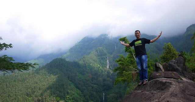 Watu Lawang Mangunan via Instagram, 1. Pantai Parangtritis, 2. Gumuk Pasir Parangkusumo, 3. Kebun Buah Mangunan, 4. Hutan Pinus Dlingo, 5. Puncak Becici Dlingo, 6. Air Terjun Ledok Pokoh (Lepo), 7. Seribu Batu Songgo Langit, 8. Karst Tubing Sedayu, 9. Kampung Edukasi Watu Lumbung, 10. Pantai Kuwaru, 11. Pantai Pandansari, 12. Kebun Buah Naga Pantai Pandansari, 13. Pantai Samas, 14. Pantai Gua Cemara, 15. Kampung Batik Giriloyo, 16. Makam Imogiri, 17. Gua Gajah, 18. Gua Selarong, 19. Gua Cerme, 20. Tirta Tamansari, 21. Balong Waterpark, 22. Kids Fun, 23. Bukit Lintang Sewu, 24. Pabrik Gula Madukismo, 25. Tebing Watu Mabur, 26. Gardu Pandang Bukit Mojo Gumelem, 27. Galaxy Waterpark, 28. Hutan Pinus Pengger, 29. Pantai Pandansimo Bantul, 30. Jurang Tembelan, 31. Watu Goyang, 32. Watu Ngadek, 33. Gardu Pandang Pinus Asri, 34. Watu Amben, 35. Jembatan Soka, 36. Air Terjun Seribu Batu, 37. Air Terjun Tuwondo, 38. Curug Banyunibo, 39. Grojogan Pucung, 40. Pantai Baru, 41. Pantai Baros, 42. Bukit Panguk Kediwung Bantul, 43. Air Terjun Kedung Pengilon, 44. Kebun Bunga Celosia, Resoinangun Garden*, 45. Pasar Seni Gabusan Pusat, 46. Desa Wisata Tembi Bantul, 47. Bukit Bego Imogiri Bantul, 48. Pemandian Air Panas Parang Wedang, 49. Air Terjun Randusari, 50. Pantai Depok, 51. Curug Pulosari, 52. Perengan Park, 53. Pintu Langit Dahromo, 54. Ekowisata Jatisari Dlingo, 55. Bukit Parang Endog, Dekat Bantul, 56. Puncak Sosok, 57. Hutan Pinus Mangunan, 58. Museum Dirgantara, 59. Pantai Cemara Sewu, 60. Pantai Parangkusumo, 61. Kampung Anggur Bantul, 62. Pantai Pelangi, 63. Puncak Bucu, 64. Museum Sejarah Purbakala Pleret, 65. Masjid Gedhe Mataram Kotagede, 66. Pantai Segoro Kidul, 67. Pantai Barchan, 68. Goa Jepang Bantul, 69. Museum Chocolate Monggo, 70. Watu Lawang Mangunan, 71. Edum Park Tegaldowo, 72. Taman Wisata Batu Kapal, 73. Gunung Wangi Bangkel, 74. Kedung Tolok, 75. Sendang Ngembel, 76. Taman Tino Sidin, 77. Bale Banjar Sangkring, 78. Kalinampu Natural Park, 79. Grand Puri Waterpark, 80. Pasar Kebon Empring, 81. Taman Tempuran Cikal, 82. Setren Opak, 83. Taman Glugut, 84. Museum HM Soeharto, 85. Museum Wayang Kekayon, 86. Museum History of Java, 87. Desa Wisata Gerabah Kasongan, 88. Sentra Kulit Manding, 89. Taman Senja Ngelo, 90. Jembatan Selopamioro, 91. Puncak Gebang, 92. Bukit Cinomati, 93. Taman Bunga Asri, 94. Telogo Potorono