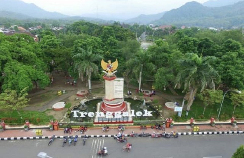 Alun-Alun Trenggalek, 1. Pantai Damas, 2. Pantai Karanggongso, 3. Pantai Prigi, 4. Pantai Blando, 5. Pantai Ngulung Wetan, 6. Pantai Ngadipuro, 7. Pantai Ngampiran, 8. Pantai Konang, 9. Pantai Taman Kili – Kili, 10. Pantai Pelang, 11. Wisata Rumah Apung, 12. Hutan Kota Trenggalek, 13. Bukit Banyon, 14. Gunung Gemblung Durenan, 15. Gunung Sepikul, 16. Gua Lowo, 17. Wisata Putri Maron, 18. Dam Bagong, 19. Goa Ngerit, 20. Pantai Simbaronce, 21. Wisata Edukasi Rumah Coklat, 22. Coban Rambat, 23. Air Terjun Banyu Nget, 24. Bukit Gembes, 25. Air Terjun Jurug Waru, 26. Pantai Pasir Putih Trenggalek, 27. Pantai Blado, 29. Hutan Mangrove Cengkrong, 30. Air Terjun Grobogan Sewu, 31. Air Terjun Kali Anjlok, 32. Alun-Alun Trenggalek, 33. Air Terjun Kedung Panas, 34. Air Terjun Ketro, 35. Air Terjun Jurug Menjalin, 36. Air Terjun Kali Jodo, 37. Air Terjun Songgolangit, 38. Air Terjun Jurug Terbang, 39. Air Terjun Pantai Pelang, 40. Gunung Prongos, 41. Puncak Jaas, 42. Bukit Mbendil, 43. Pantai Mbangko’an, 44. Pantai Wawaran, 45. Pantai Kapulogo, 46. Pantai Sumbreng, 47. Pantai Nggenjor