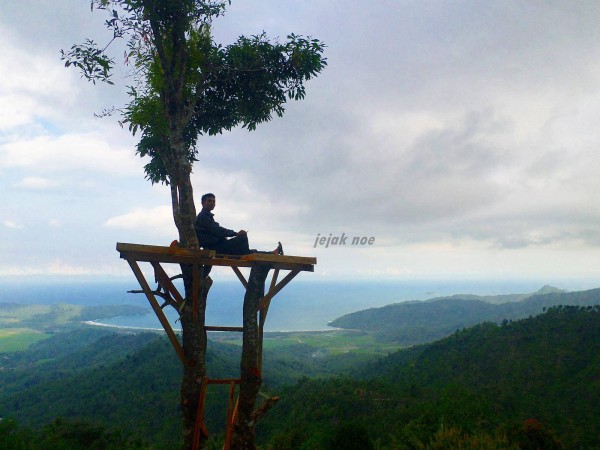 Bukit Gembes, 1. Pantai Damas, 2. Pantai Karanggongso, 3. Pantai Prigi, 4. Pantai Blando, 5. Pantai Ngulung Wetan, 6. Pantai Ngadipuro, 7. Pantai Ngampiran, 8. Pantai Konang, 9. Pantai Taman Kili – Kili, 10. Pantai Pelang, 11. Wisata Rumah Apung, 12. Hutan Kota Trenggalek, 13. Bukit Banyon, 14. Gunung Gemblung Durenan, 15. Gunung Sepikul, 16. Gua Lowo, 17. Wisata Putri Maron, 18. Dam Bagong, 19. Goa Ngerit, 20. Pantai Simbaronce, 21. Wisata Edukasi Rumah Coklat, 22. Coban Rambat, 23. Air Terjun Banyu Nget, 24. Bukit Gembes, 25. Air Terjun Jurug Waru, 26. Pantai Pasir Putih Trenggalek, 27. Pantai Blado, 29. Hutan Mangrove Cengkrong, 30. Air Terjun Grobogan Sewu, 31. Air Terjun Kali Anjlok, 32. Alun-Alun Trenggalek, 33. Air Terjun Kedung Panas, 34. Air Terjun Ketro, 35. Air Terjun Jurug Menjalin, 36. Air Terjun Kali Jodo, 37. Air Terjun Songgolangit, 38. Air Terjun Jurug Terbang, 39. Air Terjun Pantai Pelang, 40. Gunung Prongos, 41. Puncak Jaas, 42. Bukit Mbendil, 43. Pantai Mbangko’an, 44. Pantai Wawaran, 45. Pantai Kapulogo, 46. Pantai Sumbreng, 47. Pantai Nggenjor