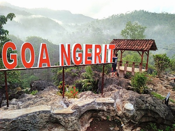 Goa Ngerit, 1. Pantai Damas, 2. Pantai Karanggongso, 3. Pantai Prigi, 4. Pantai Blando, 5. Pantai Ngulung Wetan, 6. Pantai Ngadipuro, 7. Pantai Ngampiran, 8. Pantai Konang, 9. Pantai Taman Kili – Kili, 10. Pantai Pelang, 11. Wisata Rumah Apung, 12. Hutan Kota Trenggalek, 13. Bukit Banyon, 14. Gunung Gemblung Durenan, 15. Gunung Sepikul, 16. Gua Lowo, 17. Wisata Putri Maron, 18. Dam Bagong, 19. Goa Ngerit, 20. Pantai Simbaronce, 21. Wisata Edukasi Rumah Coklat, 22. Coban Rambat, 23. Air Terjun Banyu Nget, 24. Bukit Gembes, 25. Air Terjun Jurug Waru, 26. Pantai Pasir Putih Trenggalek, 27. Pantai Blado, 29. Hutan Mangrove Cengkrong, 30. Air Terjun Grobogan Sewu, 31. Air Terjun Kali Anjlok, 32. Alun-Alun Trenggalek, 33. Air Terjun Kedung Panas, 34. Air Terjun Ketro, 35. Air Terjun Jurug Menjalin, 36. Air Terjun Kali Jodo, 37. Air Terjun Songgolangit, 38. Air Terjun Jurug Terbang, 39. Air Terjun Pantai Pelang, 40. Gunung Prongos, 41. Puncak Jaas, 42. Bukit Mbendil, 43. Pantai Mbangko’an, 44. Pantai Wawaran, 45. Pantai Kapulogo, 46. Pantai Sumbreng, 47. Pantai Nggenjor