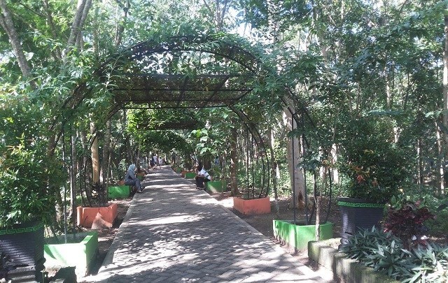 Hutan Kota Trenggalek via Duta, 1. Pantai Damas, 2. Pantai Karanggongso, 3. Pantai Prigi, 4. Pantai Blando, 5. Pantai Ngulung Wetan, 6. Pantai Ngadipuro, 7. Pantai Ngampiran, 8. Pantai Konang, 9. Pantai Taman Kili – Kili, 10. Pantai Pelang, 11. Wisata Rumah Apung, 12. Hutan Kota Trenggalek, 13. Bukit Banyon, 14. Gunung Gemblung Durenan, 15. Gunung Sepikul, 16. Gua Lowo, 17. Wisata Putri Maron, 18. Dam Bagong, 19. Goa Ngerit, 20. Pantai Simbaronce, 21. Wisata Edukasi Rumah Coklat, 22. Coban Rambat, 23. Air Terjun Banyu Nget, 24. Bukit Gembes, 25. Air Terjun Jurug Waru, 26. Pantai Pasir Putih Trenggalek, 27. Pantai Blado, 29. Hutan Mangrove Cengkrong, 30. Air Terjun Grobogan Sewu, 31. Air Terjun Kali Anjlok, 32. Alun-Alun Trenggalek, 33. Air Terjun Kedung Panas, 34. Air Terjun Ketro, 35. Air Terjun Jurug Menjalin, 36. Air Terjun Kali Jodo, 37. Air Terjun Songgolangit, 38. Air Terjun Jurug Terbang, 39. Air Terjun Pantai Pelang, 40. Gunung Prongos, 41. Puncak Jaas, 42. Bukit Mbendil, 43. Pantai Mbangko’an, 44. Pantai Wawaran, 45. Pantai Kapulogo, 46. Pantai Sumbreng, 47. Pantai Nggenjor