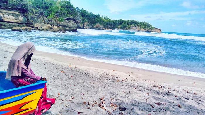 Pantai Wawaran via Ig @Iyank2_laely, 1. Pantai Damas, 2. Pantai Karanggongso, 3. Pantai Prigi, 4. Pantai Blando, 5. Pantai Ngulung Wetan, 6. Pantai Ngadipuro, 7. Pantai Ngampiran, 8. Pantai Konang, 9. Pantai Taman Kili – Kili, 10. Pantai Pelang, 11. Wisata Rumah Apung, 12. Hutan Kota Trenggalek, 13. Bukit Banyon, 14. Gunung Gemblung Durenan, 15. Gunung Sepikul, 16. Gua Lowo, 17. Wisata Putri Maron, 18. Dam Bagong, 19. Goa Ngerit, 20. Pantai Simbaronce, 21. Wisata Edukasi Rumah Coklat, 22. Coban Rambat, 23. Air Terjun Banyu Nget, 24. Bukit Gembes, 25. Air Terjun Jurug Waru, 26. Pantai Pasir Putih Trenggalek, 27. Pantai Blado, 29. Hutan Mangrove Cengkrong, 30. Air Terjun Grobogan Sewu, 31. Air Terjun Kali Anjlok, 32. Alun-Alun Trenggalek, 33. Air Terjun Kedung Panas, 34. Air Terjun Ketro, 35. Air Terjun Jurug Menjalin, 36. Air Terjun Kali Jodo, 37. Air Terjun Songgolangit, 38. Air Terjun Jurug Terbang, 39. Air Terjun Pantai Pelang, 40. Gunung Prongos, 41. Puncak Jaas, 42. Bukit Mbendil, 43. Pantai Mbangko’an, 44. Pantai Wawaran, 45. Pantai Kapulogo, 46. Pantai Sumbreng, 47. Pantai Nggenjor