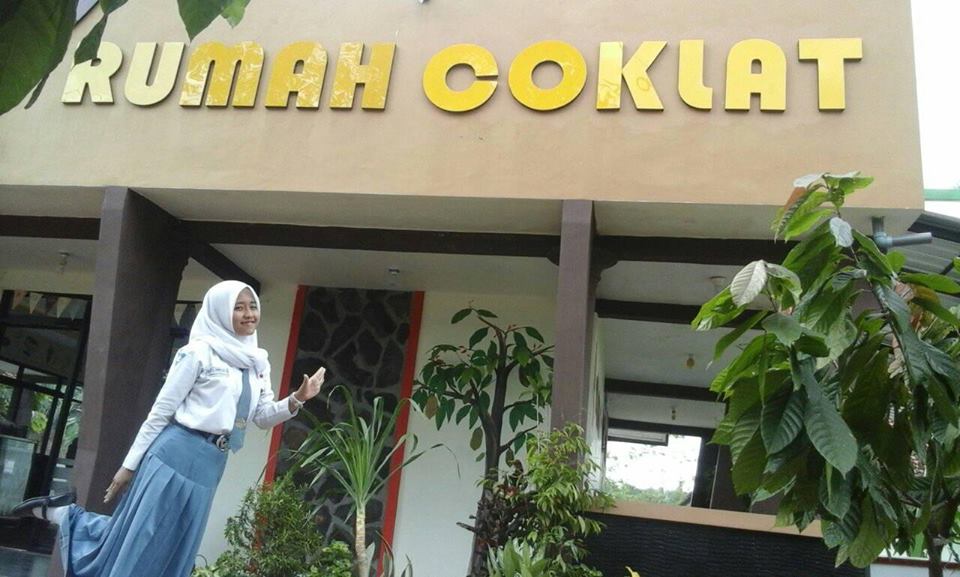 Wisata Edukasi Rumah Coklat, 1. Pantai Damas, 2. Pantai Karanggongso, 3. Pantai Prigi, 4. Pantai Blando, 5. Pantai Ngulung Wetan, 6. Pantai Ngadipuro, 7. Pantai Ngampiran, 8. Pantai Konang, 9. Pantai Taman Kili – Kili, 10. Pantai Pelang, 11. Wisata Rumah Apung, 12. Hutan Kota Trenggalek, 13. Bukit Banyon, 14. Gunung Gemblung Durenan, 15. Gunung Sepikul, 16. Gua Lowo, 17. Wisata Putri Maron, 18. Dam Bagong, 19. Goa Ngerit, 20. Pantai Simbaronce, 21. Wisata Edukasi Rumah Coklat, 22. Coban Rambat, 23. Air Terjun Banyu Nget, 24. Bukit Gembes, 25. Air Terjun Jurug Waru, 26. Pantai Pasir Putih Trenggalek, 27. Pantai Blado, 29. Hutan Mangrove Cengkrong, 30. Air Terjun Grobogan Sewu, 31. Air Terjun Kali Anjlok, 32. Alun-Alun Trenggalek, 33. Air Terjun Kedung Panas, 34. Air Terjun Ketro, 35. Air Terjun Jurug Menjalin, 36. Air Terjun Kali Jodo, 37. Air Terjun Songgolangit, 38. Air Terjun Jurug Terbang, 39. Air Terjun Pantai Pelang, 40. Gunung Prongos, 41. Puncak Jaas, 42. Bukit Mbendil, 43. Pantai Mbangko’an, 44. Pantai Wawaran, 45. Pantai Kapulogo, 46. Pantai Sumbreng, 47. Pantai Nggenjor