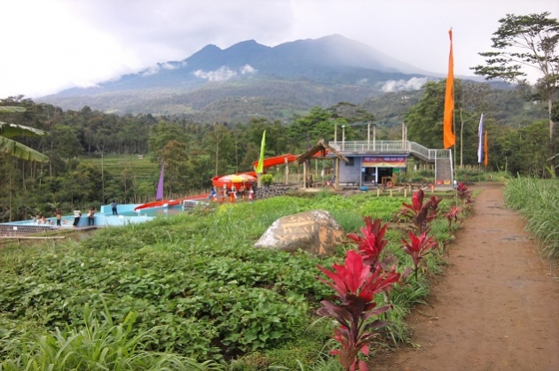 Agrowisata Amanah via Jitunews, 1. Grojogan Sewu, 2. Air Terjun Jumog, 3. Air Terjun Pringgodani, 4. Telaga Madirda, 5. Agrowisata Amanah, 6. Astana Giribangun, 7. Perkebunan Teh Kemuning, 8. Agrowisata Sondokoro, 9. Taman Ria Balekambang, 10. Candi Cetho, 11. Candi Sukuh, 12. Pemandian Sapta Tirta Pablengan, 13. Alun – Alun Karanganyar, 14. Bukit Paralayang, 15. Waduk Lalung, 16. Kampung Halloween Bukit Sekipan, 17. Puncak Gunung Lawu, 18. Wisata Romantis ke Bukit Hope, 19. Tubing Goasari Ngargoyoso, 20. Mampir ke Rumah Atsiri Indonesia, 21. Bukit Mongkrang, 22. Rumah Hobbit Lembah Semilir, 23. Air Terjun Parang Ijo, 24. Grojogan Jurang Jero, 25. Air Terjun Sewawar, 26. Air Terjun Sedinding, 27. Kedung Pengaron, 28. Kedung Sriti, 29. Bukit Sekipan, 30. Watu Kandang, 31. Tenggir Park, 32. Waduk Gondang, 33. Rumah Pohon Anyep, 34. Puri Taman Saraswati, 35. Candi Kethek, 36. Jembatan Selfie, 37. Taman Pancasila, 38. Taman Hutan Raya (Tahura) Karanganyar, 39. Museum Manusia Purba Klaster Dayu, 40. Waterboom Tirta Guwo Indah, 41. Taman Air Mancur Laser, 42.  Jalan Tembus Tawangmangu, 43. Goa Tlorong, 44. Goa Cokro, 45. Taman Bintang