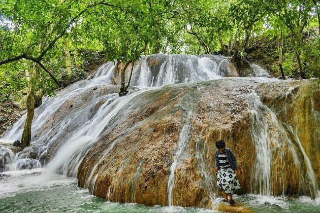 Air Terjun Batu Raja Manitan via IG @potretmadura