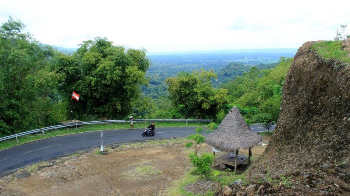 Bukit Bego Bantul, Lokasi Bukit Bego Imogiri, Rute Menuju Lokasi Bukit Bego Imogiri, Transportasi Menuju ke Bukit Kedung Buweng, Hara Tiket Masuk Bukit Bego Imogiri, Tarif Parkir  Bukit Bego Imogiri, Jam Operasional , Daya Tarik Bukit Kedung Buweng, Fasilitas Penunjang Bukit Kedung Buweng, Kuliner di Sekitar Bukit Kedung Buweng, Hotel Dekat Bukit Bego Imogiri, Objek Wisata di Sekitar Bukit Bego Imogiri