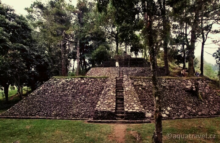 Candi Kethek via IG @aquatravel_cz, 1. Grojogan Sewu, 2. Air Terjun Jumog, 3. Air Terjun Pringgodani, 4. Telaga Madirda, 5. Agrowisata Amanah, 6. Astana Giribangun, 7. Perkebunan Teh Kemuning, 8. Agrowisata Sondokoro, 9. Taman Ria Balekambang, 10. Candi Cetho, 11. Candi Sukuh, 12. Pemandian Sapta Tirta Pablengan, 13. Alun – Alun Karanganyar, 14. Bukit Paralayang, 15. Waduk Lalung, 16. Kampung Halloween Bukit Sekipan, 17. Puncak Gunung Lawu, 18. Wisata Romantis ke Bukit Hope, 19. Tubing Goasari Ngargoyoso, 20. Mampir ke Rumah Atsiri Indonesia, 21. Bukit Mongkrang, 22. Rumah Hobbit Lembah Semilir, 23. Air Terjun Parang Ijo, 24. Grojogan Jurang Jero, 25. Air Terjun Sewawar, 26. Air Terjun Sedinding, 27. Kedung Pengaron, 28. Kedung Sriti, 29. Bukit Sekipan, 30. Watu Kandang, 31. Tenggir Park, 32. Waduk Gondang, 33. Rumah Pohon Anyep, 34. Puri Taman Saraswati, 35. Candi Kethek, 36. Jembatan Selfie, 37. Taman Pancasila, 38. Taman Hutan Raya (Tahura) Karanganyar, 39. Museum Manusia Purba Klaster Dayu, 40. Waterboom Tirta Guwo Indah, 41. Taman Air Mancur Laser, 42.  Jalan Tembus Tawangmangu, 43. Goa Tlorong, 44. Goa Cokro, 45. Taman Bintang