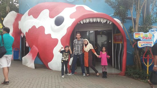 Fish Park via Tripadvisor, Lokasi dan Rute Menuju Jatim Park 1, Sejarah Singkat dan Daya Tarik Jatim Park 1, Aktivitas Seru di Jatim Park 1, Wahana Jatim Park 1 Malang, Foodcourt di Jatim Park 1, Jam Operasional, Harga Tiket Masuk Jatim Park 1, Fasilitas Jatim Park 1, Peraturan Bagi Pengunjung Jatim Park 1, Tips Berwisata di Jatim Park 1, Apa Saja yang Menarik di Kota Batu?