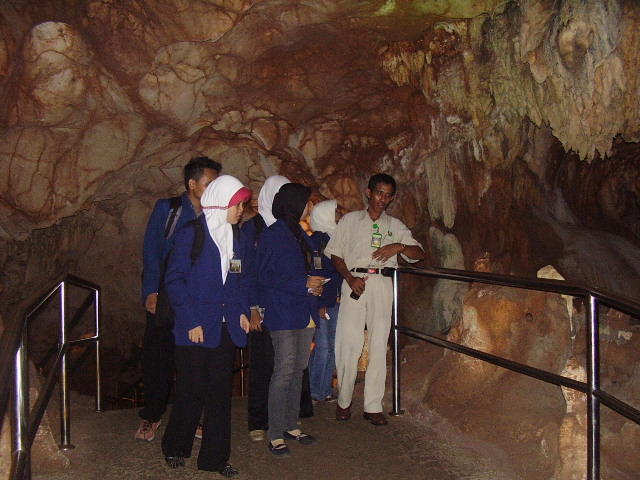 Goa Tlorong via Jalanwisata, 1. Grojogan Sewu, 2. Air Terjun Jumog, 3. Air Terjun Pringgodani, 4. Telaga Madirda, 5. Agrowisata Amanah, 6. Astana Giribangun, 7. Perkebunan Teh Kemuning, 8. Agrowisata Sondokoro, 9. Taman Ria Balekambang, 10. Candi Cetho, 11. Candi Sukuh, 12. Pemandian Sapta Tirta Pablengan, 13. Alun – Alun Karanganyar, 14. Bukit Paralayang, 15. Waduk Lalung, 16. Kampung Halloween Bukit Sekipan, 17. Puncak Gunung Lawu, 18. Wisata Romantis ke Bukit Hope, 19. Tubing Goasari Ngargoyoso, 20. Mampir ke Rumah Atsiri Indonesia, 21. Bukit Mongkrang, 22. Rumah Hobbit Lembah Semilir, 23. Air Terjun Parang Ijo, 24. Grojogan Jurang Jero, 25. Air Terjun Sewawar, 26. Air Terjun Sedinding, 27. Kedung Pengaron, 28. Kedung Sriti, 29. Bukit Sekipan, 30. Watu Kandang, 31. Tenggir Park, 32. Waduk Gondang, 33. Rumah Pohon Anyep, 34. Puri Taman Saraswati, 35. Candi Kethek, 36. Jembatan Selfie, 37. Taman Pancasila, 38. Taman Hutan Raya (Tahura) Karanganyar, 39. Museum Manusia Purba Klaster Dayu, 40. Waterboom Tirta Guwo Indah, 41. Taman Air Mancur Laser, 42.  Jalan Tembus Tawangmangu, 43. Goa Tlorong, 44. Goa Cokro, 45. Taman Bintang