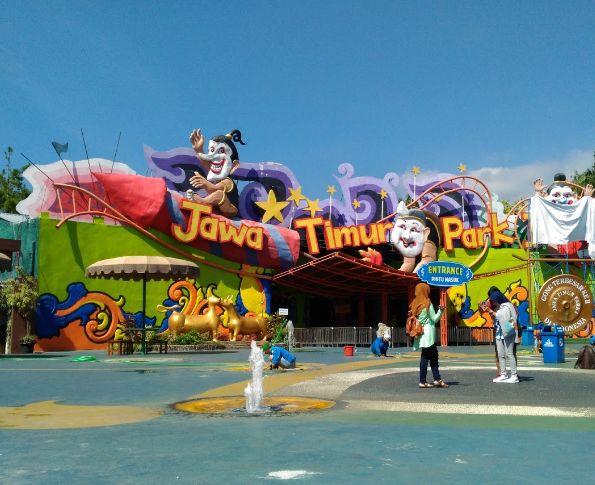 Jatim Park 1, Lokasi dan Rute Menuju Jatim Park 1, Sejarah Singkat dan Daya Tarik Jatim Park 1, Aktivitas Seru di Jatim Park 1, Wahana Jatim Park 1 Malang, Foodcourt di Jatim Park 1, Jam Operasional, Harga Tiket Masuk Jatim Park 1, Fasilitas Jatim Park 1, Peraturan Bagi Pengunjung Jatim Park 1, Tips Berwisata di Jatim Park 1, Apa Saja yang Menarik di Kota Batu?