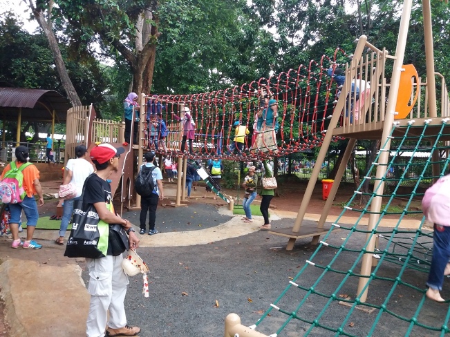 Taman Satwa Ragunan via Medcom, 1. Pantai Ancol, 2. Wisata Alam Angke Kapuk, 3. Kebun Raya Bogor, 4. Taman Safari Indonesia, 5. Taman Wisata Wiladatika, 6. Kampung 99 Pepohonan, 7. Situ Cipondoh, 8. Bendungan Pintu Air Sepuluh, 9. Waterboom Lippo Cikarang, 10. Rumah Pohon Bekasi, 11. Pulau Tidung, 12. Kebun Binatang Ragunan, 13. Puncak Pass, 14. Pantai Muara Beting, 15. Danau Cibeureum, 1. Agrowisata Gunung Mas, 2. Warso Farm, 3. Agrowisata Pasir Mukti, 4. Agrowisata Kuntum Nurseries, 5. Sweetberry Agrowisata Puncak, 6. Wisata Edukasi Agro Sentul, 7. D’Kandang Farm, 8. Taman Agro Cilangkap, 9. Cibubur Garden Diary (Cibugary), 10. Agrowisata Belimbing Dewa