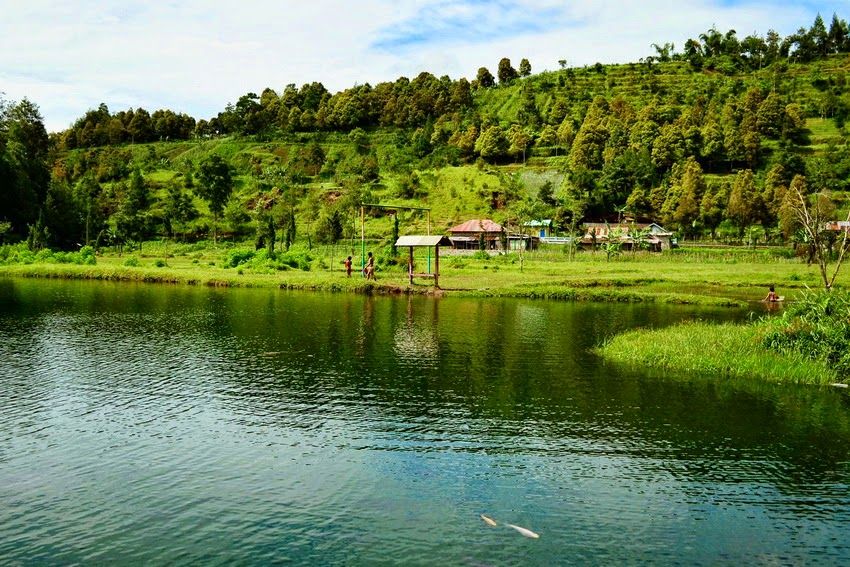 Telaga Madirda via amzngargoyoso.blogspotcom, 1. Grojogan Sewu, 2. Air Terjun Jumog, 3. Air Terjun Pringgodani, 4. Telaga Madirda, 5. Agrowisata Amanah, 6. Astana Giribangun, 7. Perkebunan Teh Kemuning, 8. Agrowisata Sondokoro, 9. Taman Ria Balekambang, 10. Candi Cetho, 11. Candi Sukuh, 12. Pemandian Sapta Tirta Pablengan, 13. Alun – Alun Karanganyar, 14. Bukit Paralayang, 15. Waduk Lalung, 16. Kampung Halloween Bukit Sekipan, 17. Puncak Gunung Lawu, 18. Wisata Romantis ke Bukit Hope, 19. Tubing Goasari Ngargoyoso, 20. Mampir ke Rumah Atsiri Indonesia, 21. Bukit Mongkrang, 22. Rumah Hobbit Lembah Semilir, 23. Air Terjun Parang Ijo, 24. Grojogan Jurang Jero, 25. Air Terjun Sewawar, 26. Air Terjun Sedinding, 27. Kedung Pengaron, 28. Kedung Sriti, 29. Bukit Sekipan, 30. Watu Kandang, 31. Tenggir Park, 32. Waduk Gondang, 33. Rumah Pohon Anyep, 34. Puri Taman Saraswati, 35. Candi Kethek, 36. Jembatan Selfie, 37. Taman Pancasila, 38. Taman Hutan Raya (Tahura) Karanganyar, 39. Museum Manusia Purba Klaster Dayu, 40. Waterboom Tirta Guwo Indah, 41. Taman Air Mancur Laser, 42.  Jalan Tembus Tawangmangu, 43. Goa Tlorong, 44. Goa Cokro, 45. Taman Bintang