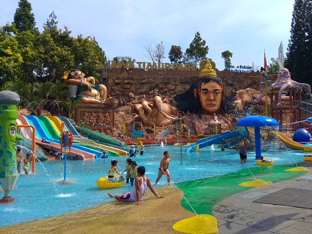 Wahana Water Boom, Lokasi dan Rute Menuju Jatim Park 1, Sejarah Singkat dan Daya Tarik Jatim Park 1, Aktivitas Seru di Jatim Park 1, Wahana Jatim Park 1 Malang, Foodcourt di Jatim Park 1, Jam Operasional, Harga Tiket Masuk Jatim Park 1, Fasilitas Jatim Park 1, Peraturan Bagi Pengunjung Jatim Park 1, Tips Berwisata di Jatim Park 1, Apa Saja yang Menarik di Kota Batu?