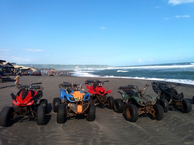 ATV untuk Mengelilingi Pantai, Lokasi Objek Wisata Alam Pantai Depok, Rute Menuju Lokasi Pantai Depok, Jam Operasional Pantai Depok, Harga Tiket Masuk ke Pantai Depok, Tarif Parkir Pantai Depok, Fasilitas yang Ada di Pantai Depok, Sejarah Singkat, Pesona Keindahan Pantai Depok, Wisata Kuliner di Pantai Depok, Objek Wisata di Sekitar Pantai Depok